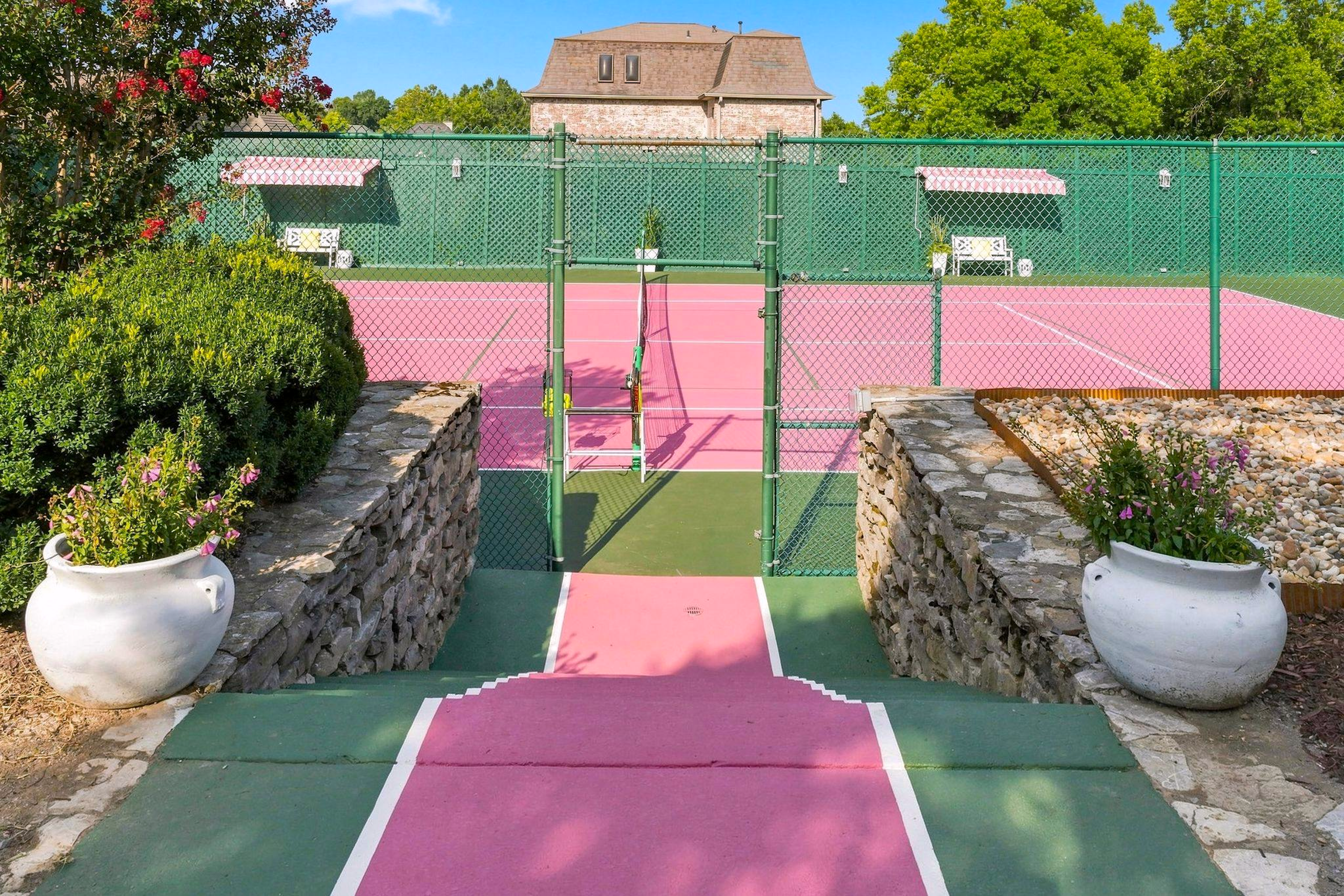 Royal Oaks — Private Tennis Court, Pool & Garden Estate