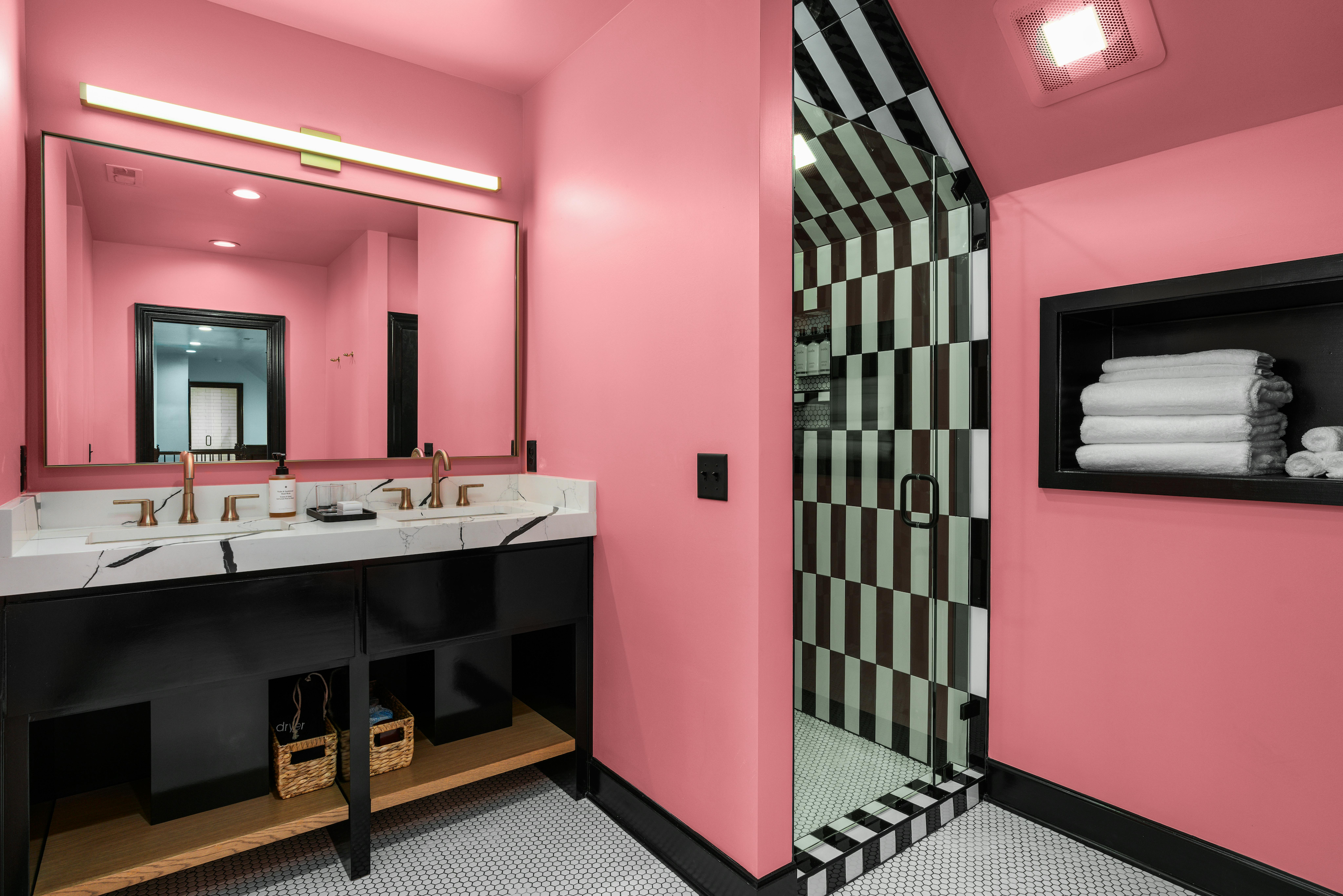 Downtown Luxury Rockstar House with Private Pickleball Court