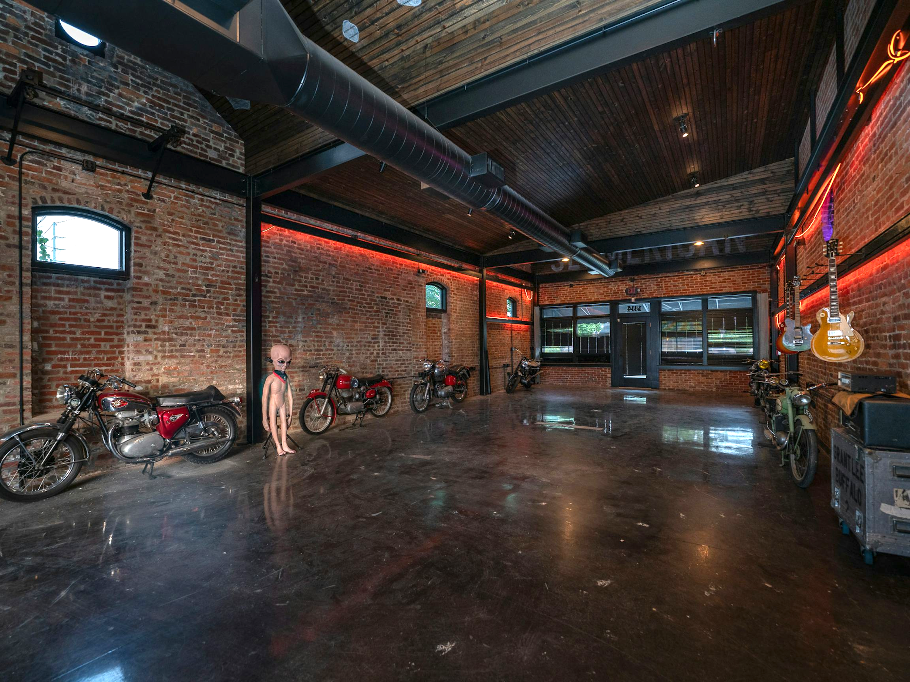 Historic Garage Studio in Marathon Village