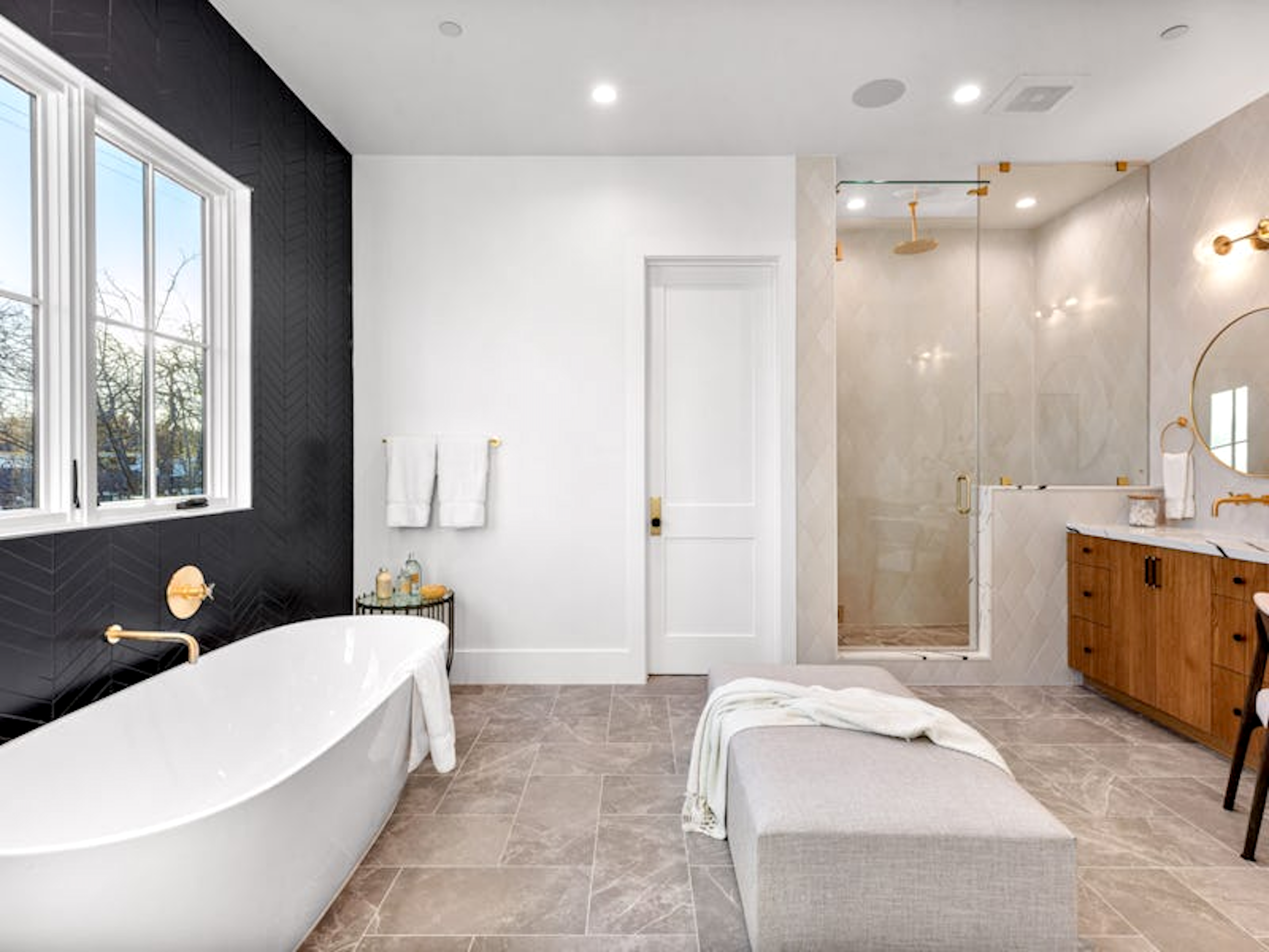 NEW Modern Home w Open Floor, nat light, 5BR, Roof, pool