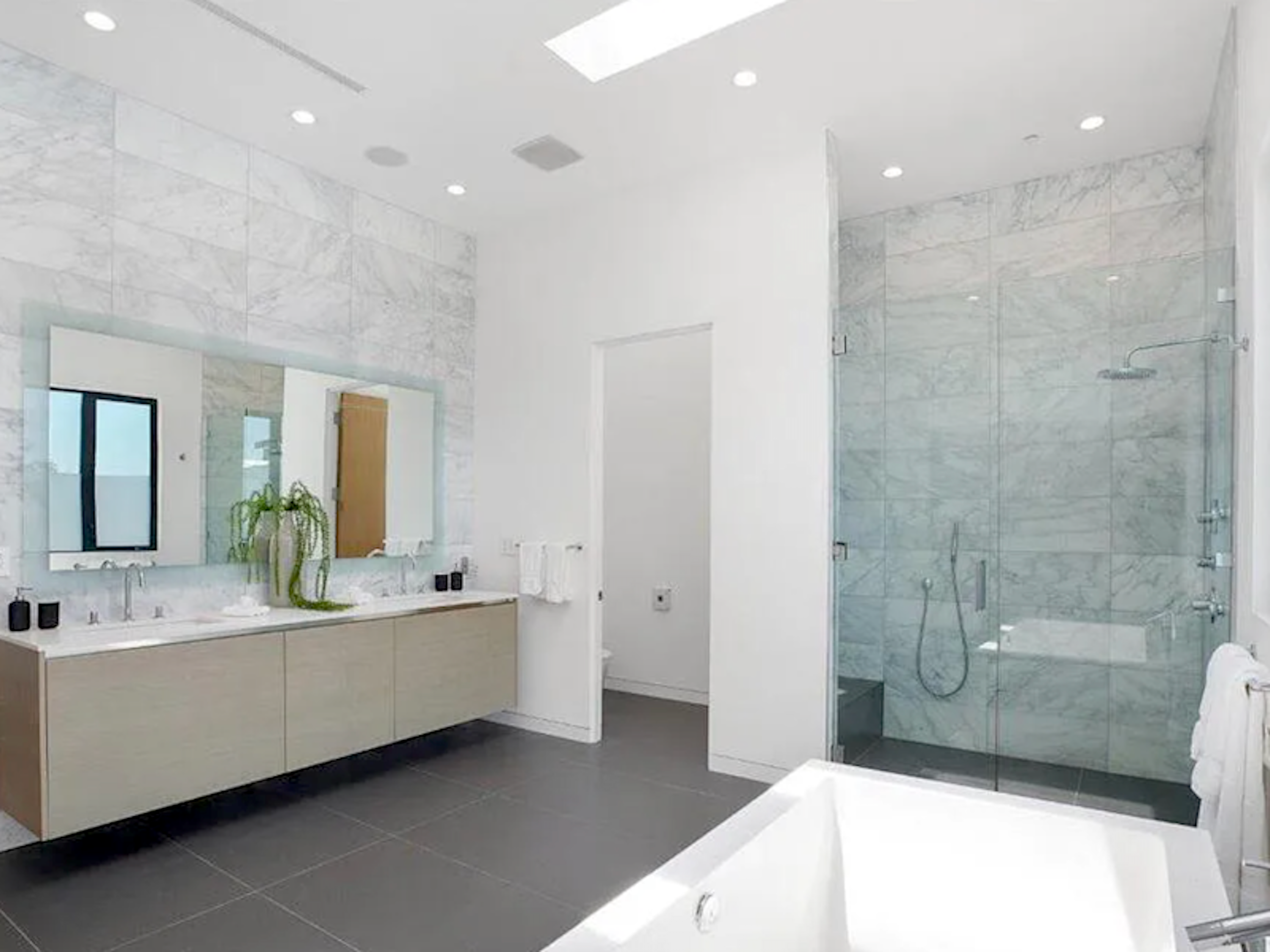 Modern Villa Central Location