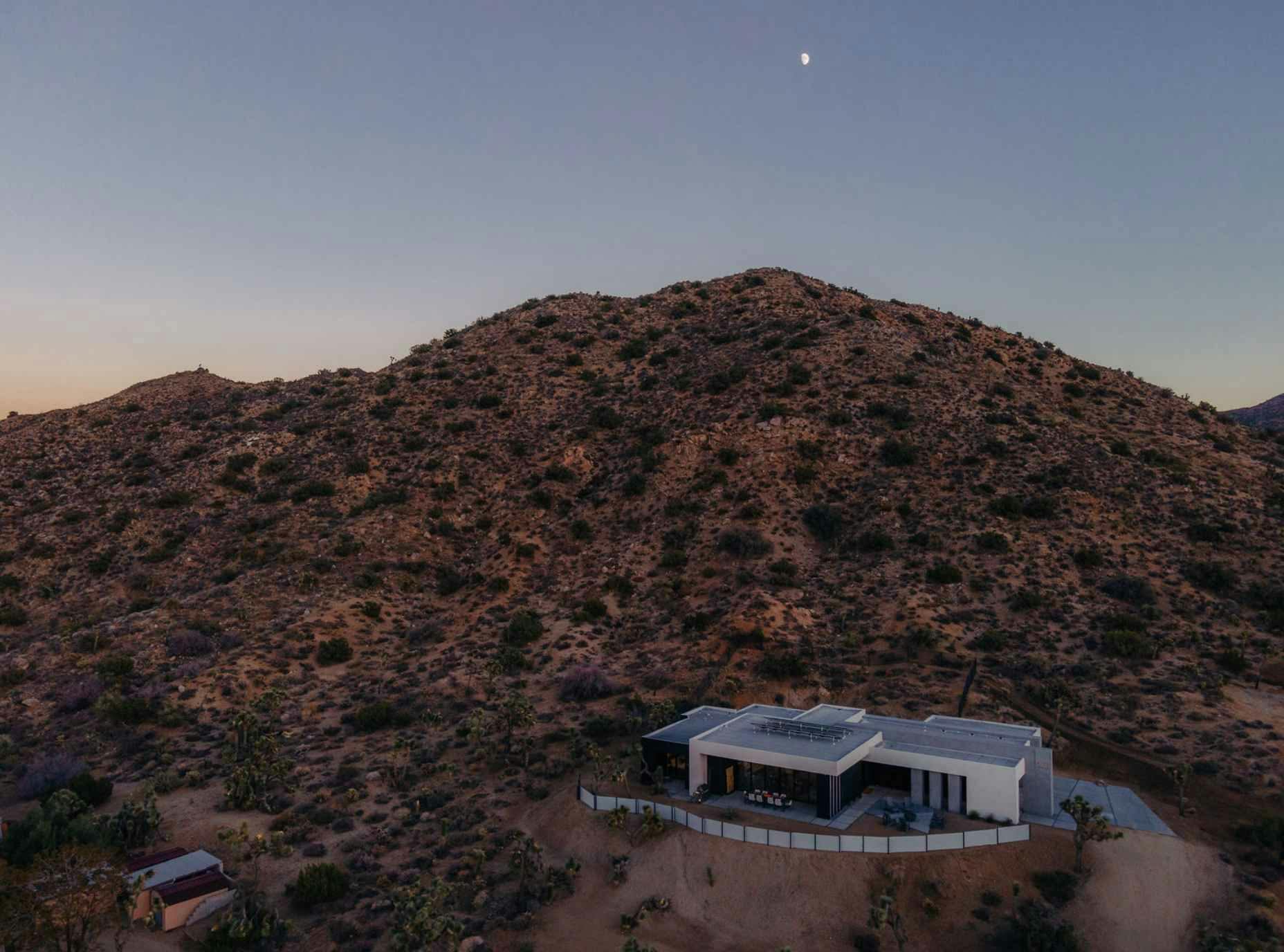 Remote Modern Desert Paradise with Pool/Hot Tub