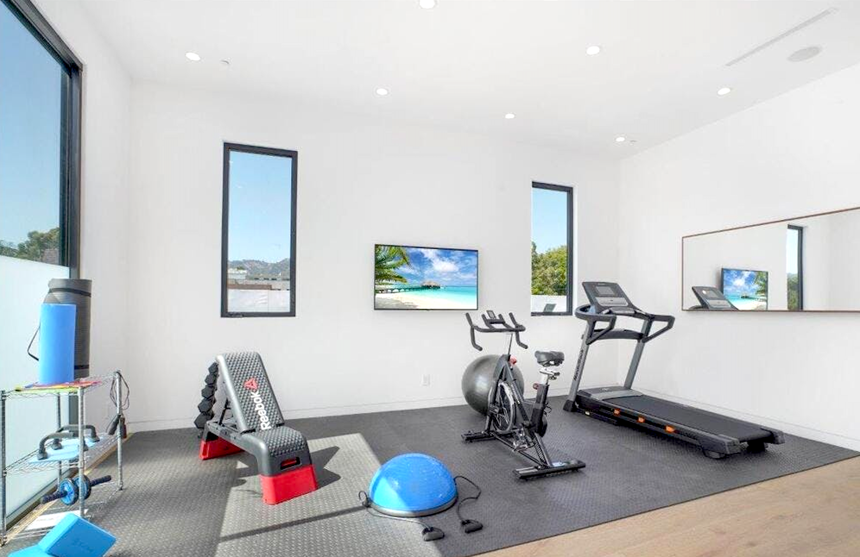 Modern Villa Central Location