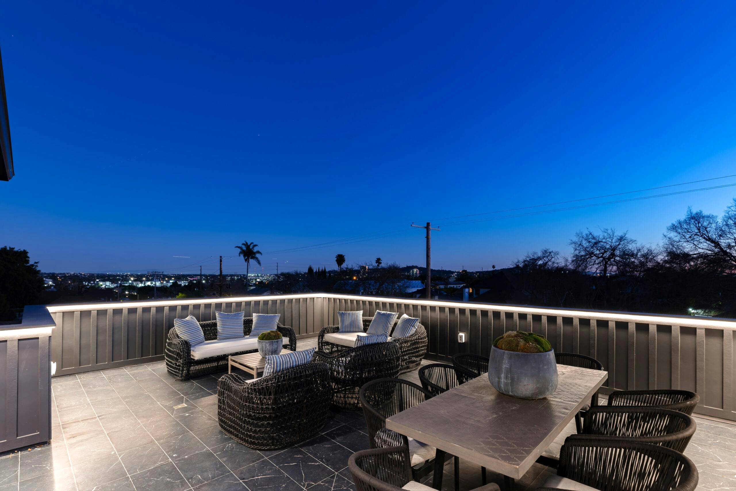 NEW Modern Home w Open Floor, nat light, 5BR, Roof, pool