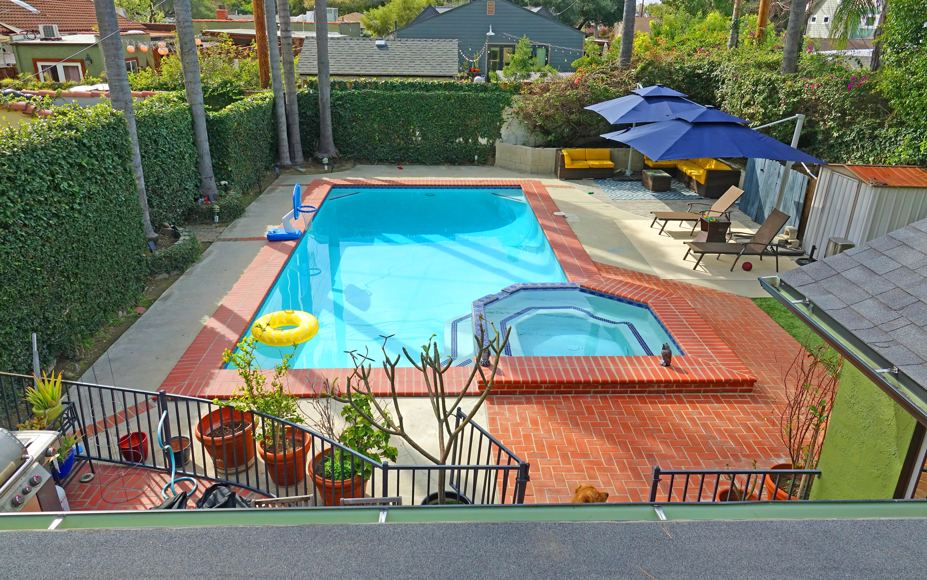 Cottage Style Vintage House est. 1926 with Pool + Spa