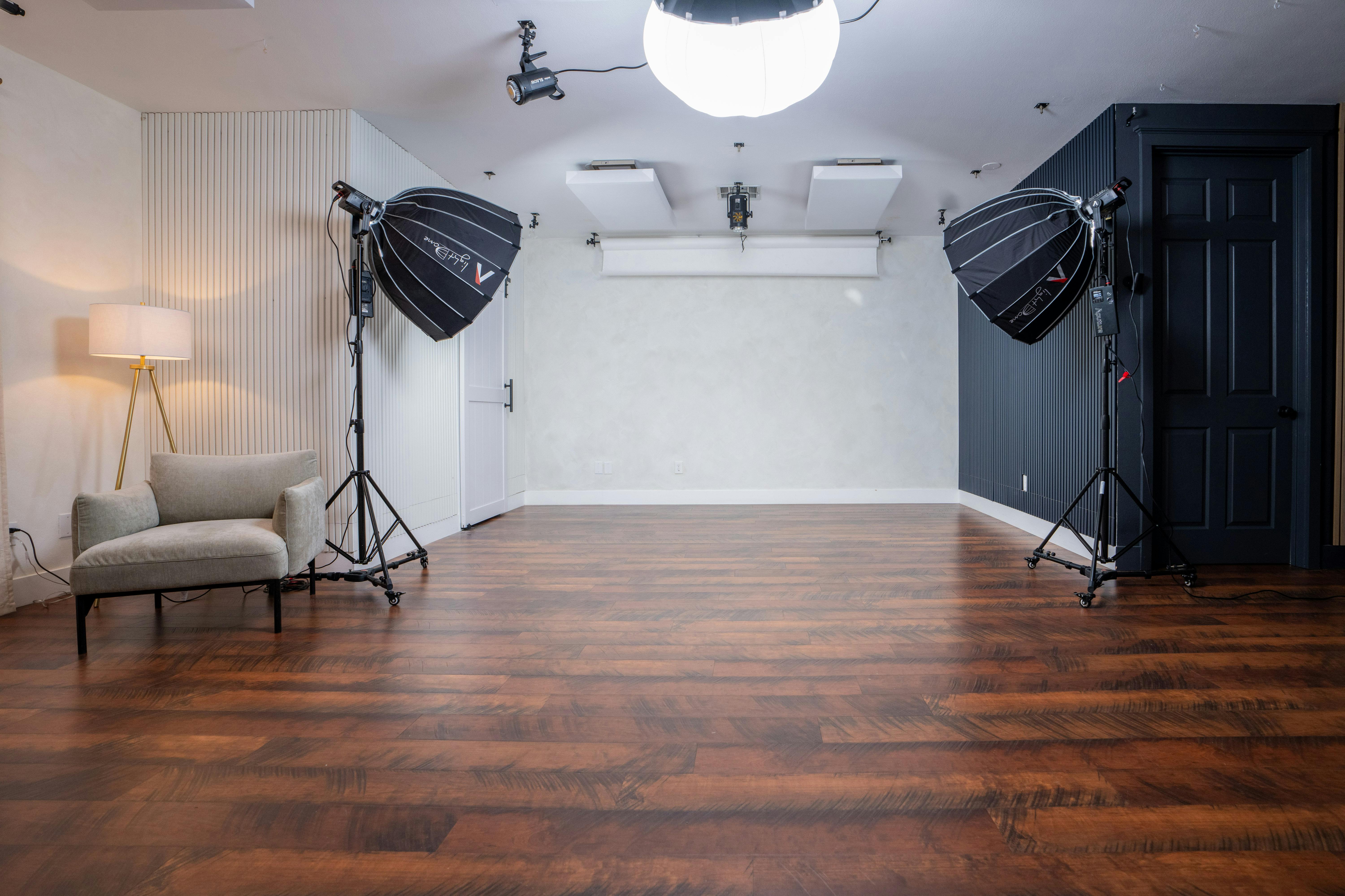 Versatile Content Creation Studio - Podcast/Video/Photo.  Downtown Austin.