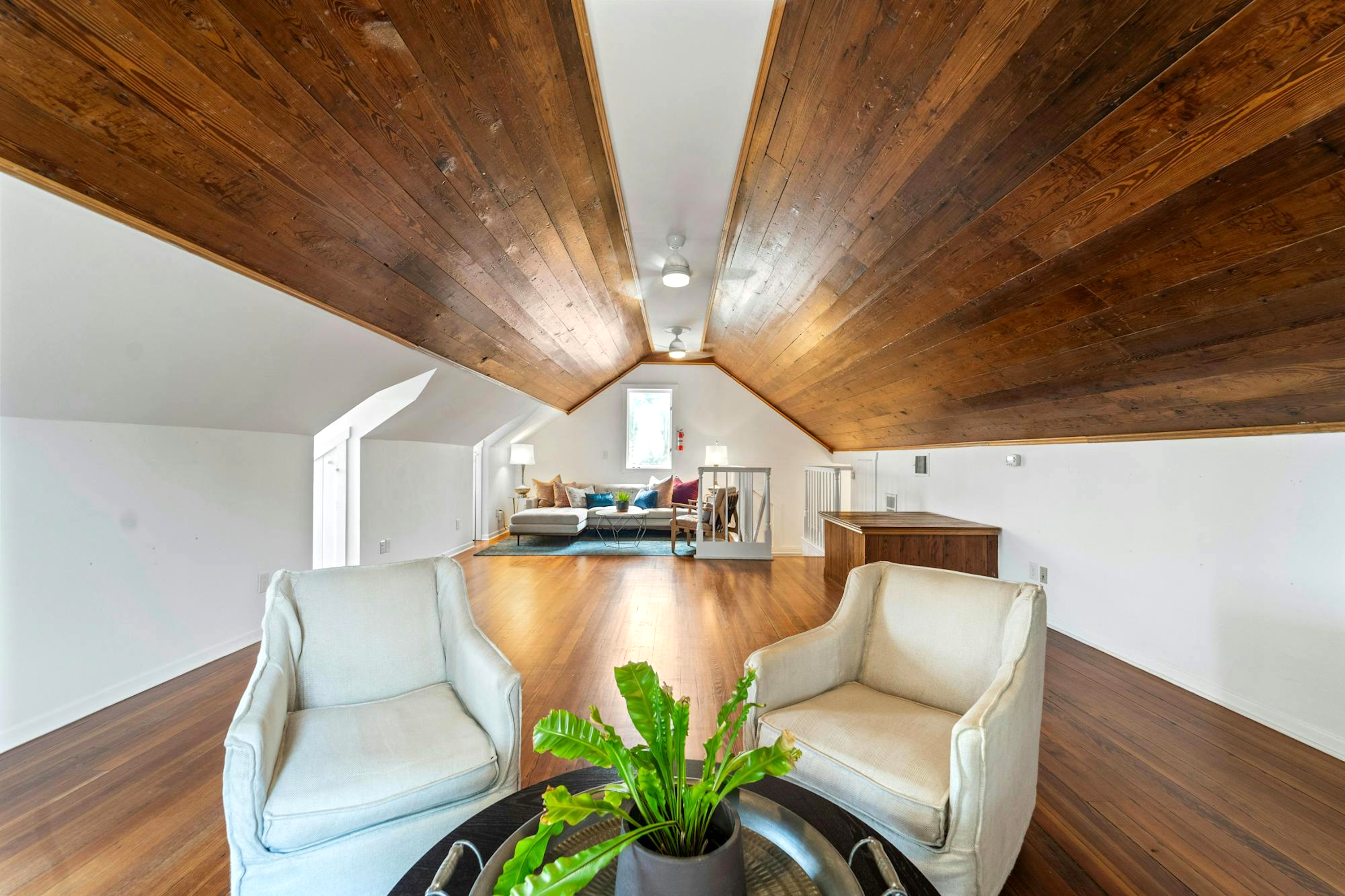 Eastside Gem - Interior + Exterior Spaces - Lots of Flexibility