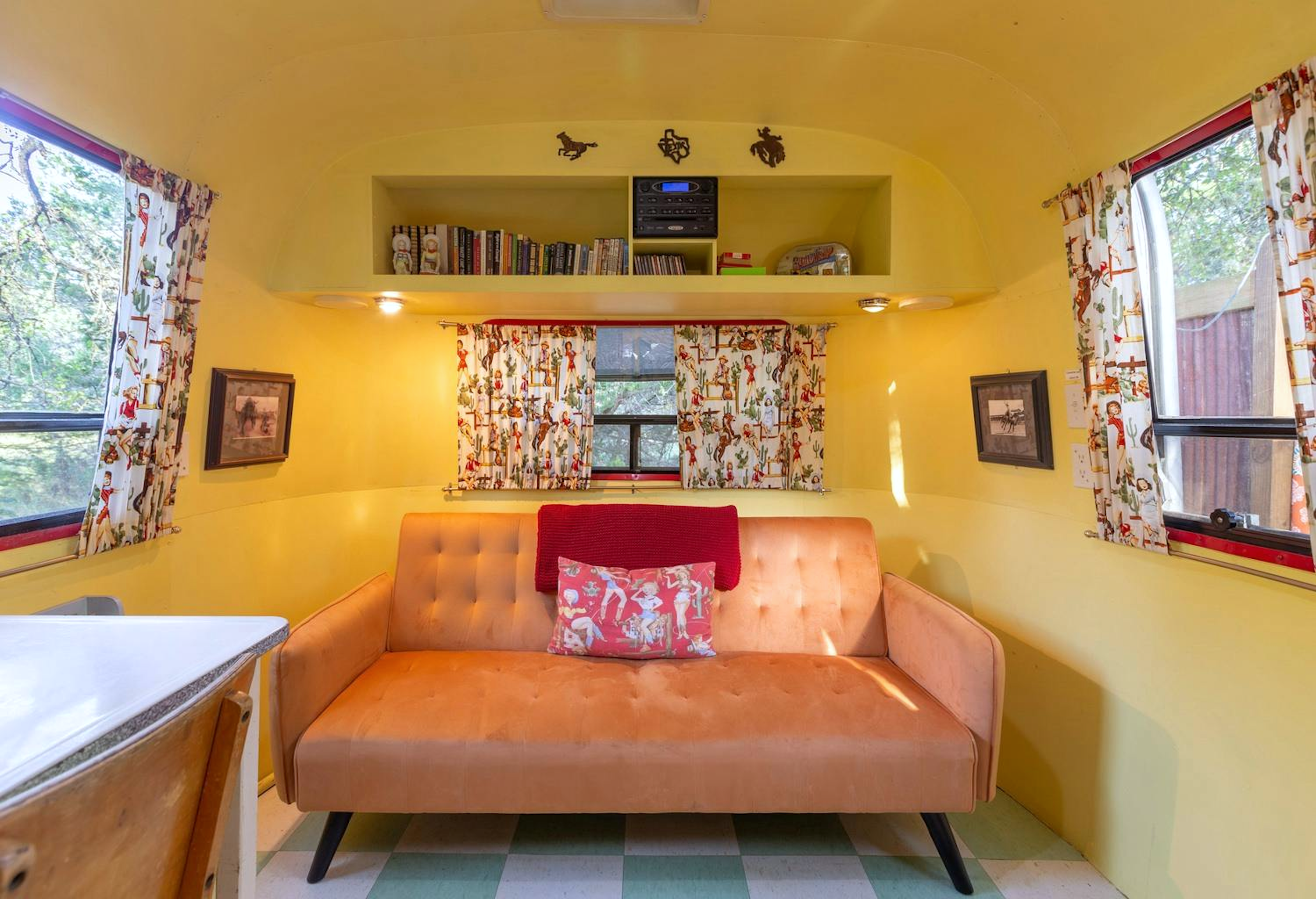 Vintage Airstream with Hot Tub