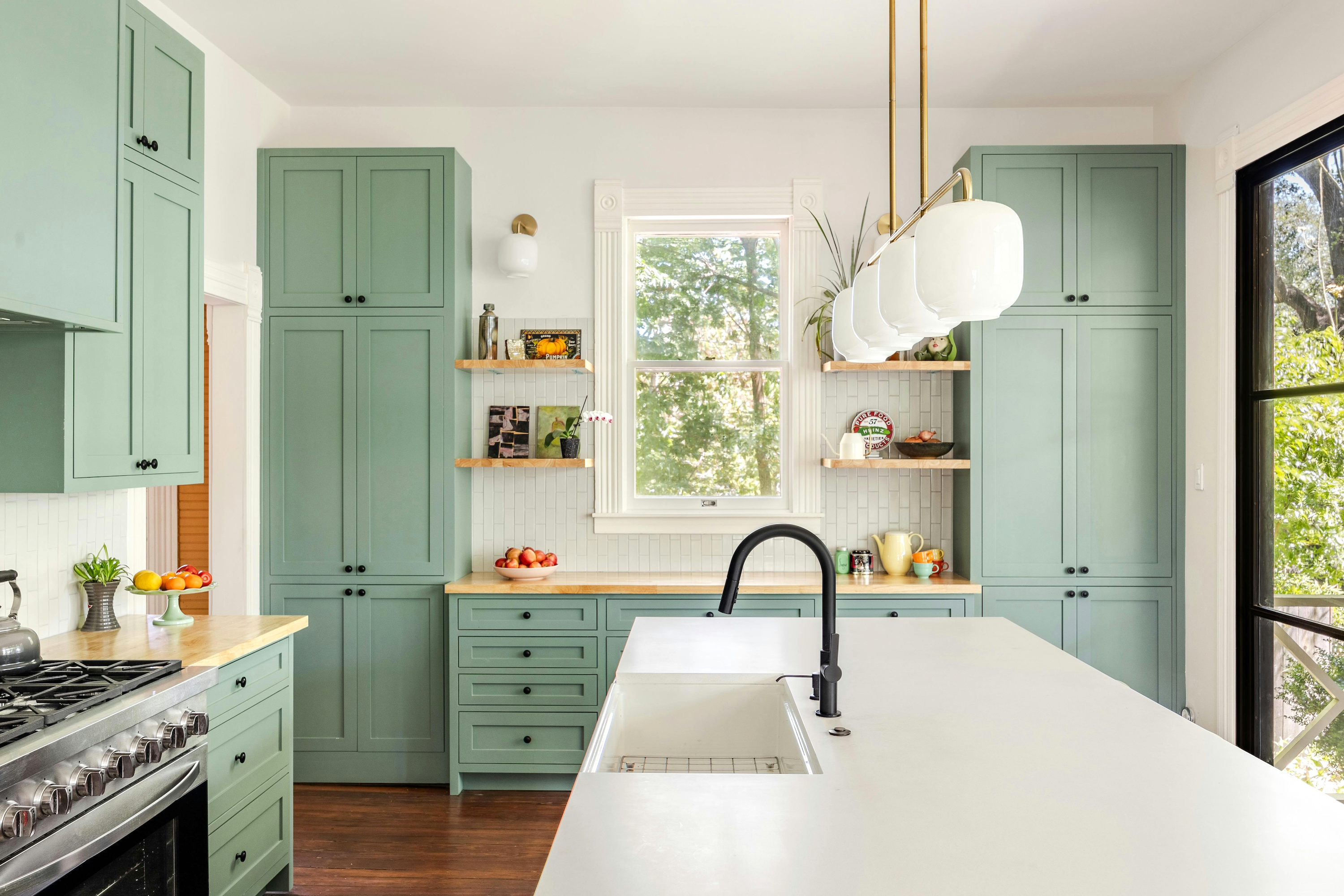 Victorian House with Craftsman Cottage Charm