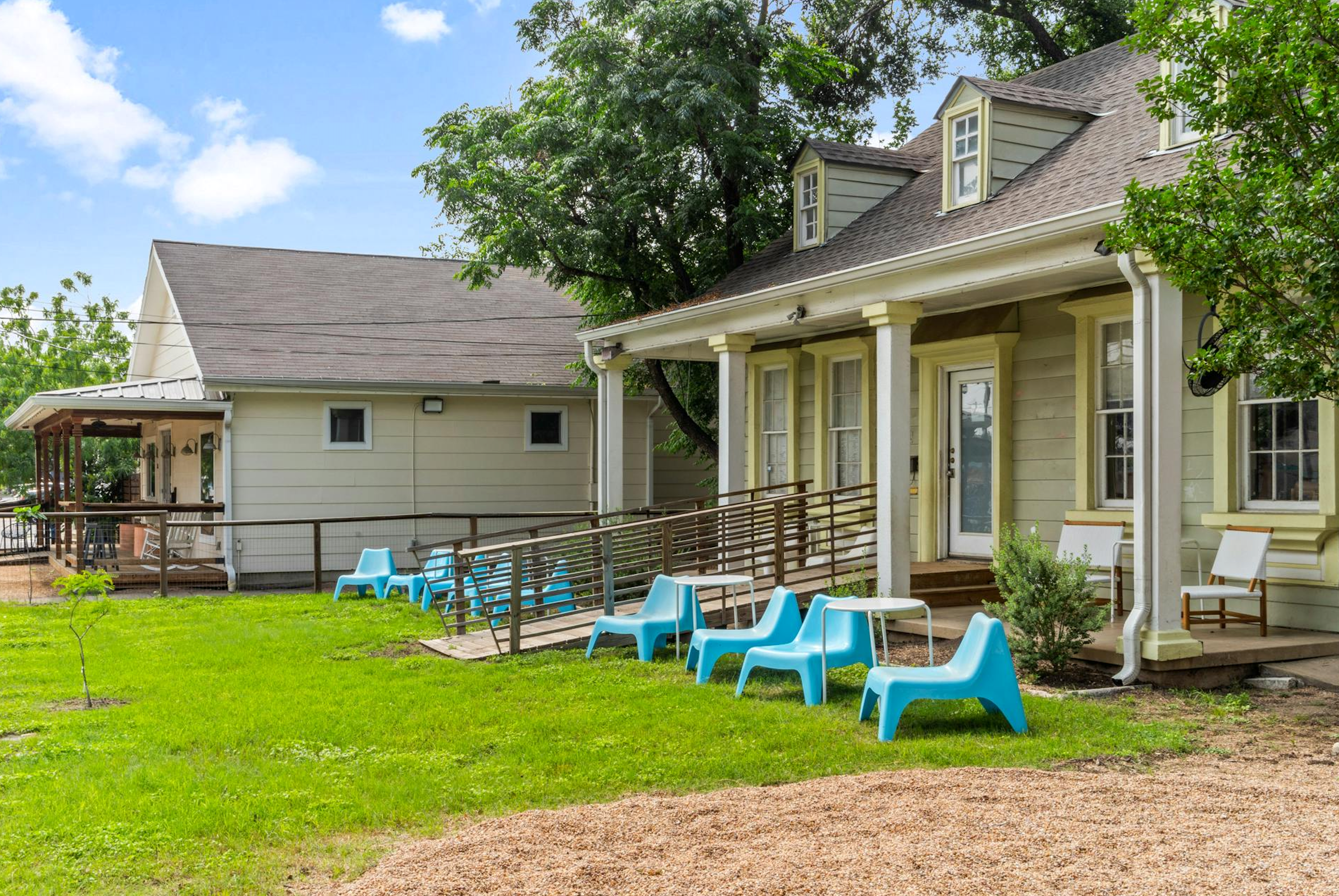 Eastside Gem - Interior + Exterior Spaces - Lots of Flexibility