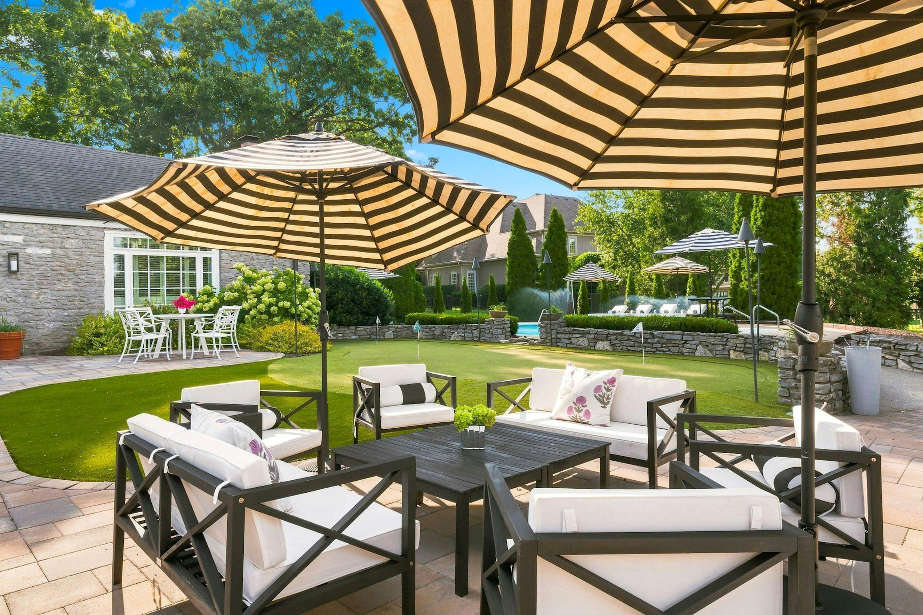 Royal Oaks — Private Tennis Court, Pool & Garden Estate