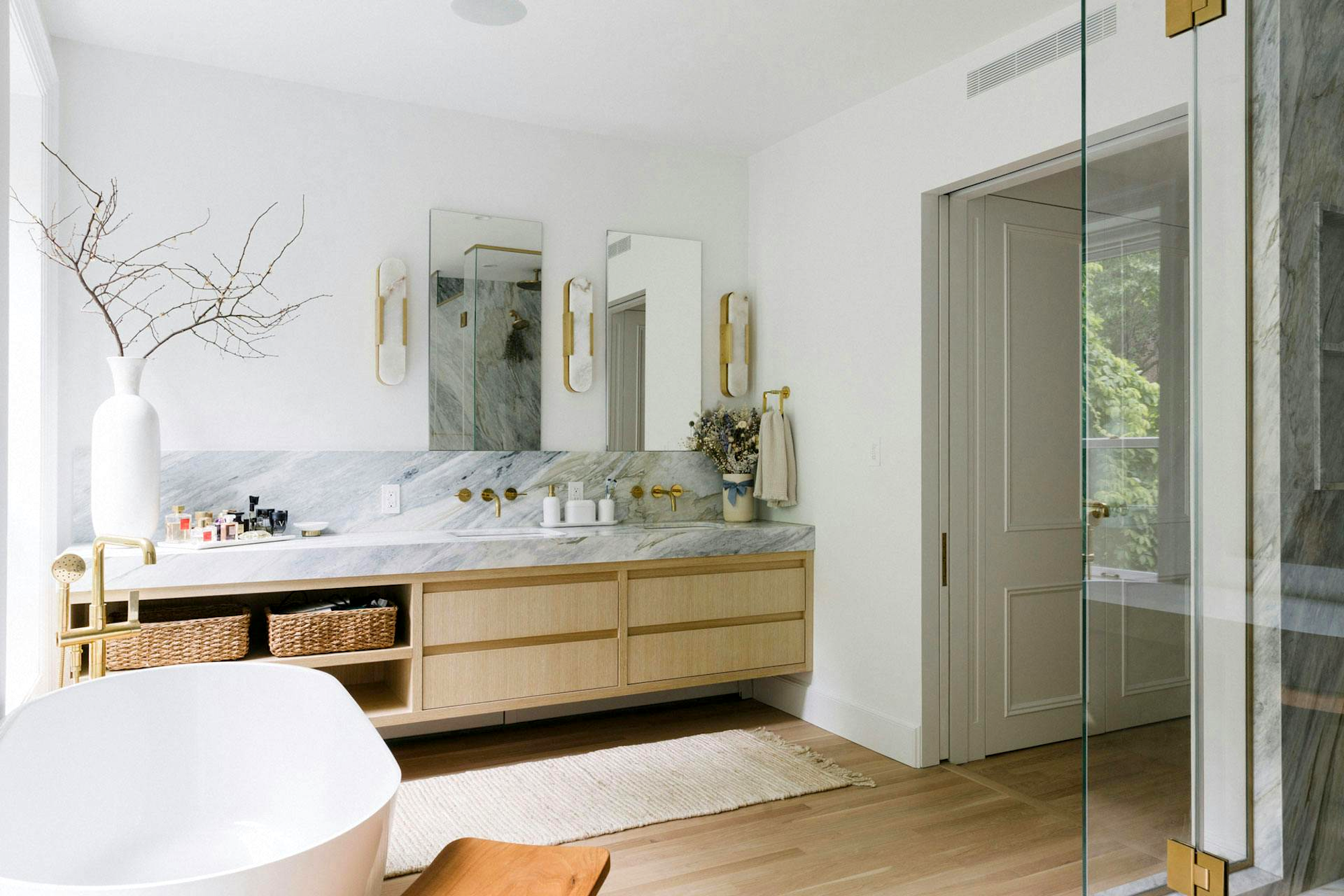 Elegant Triplex and Outdoor Oasis