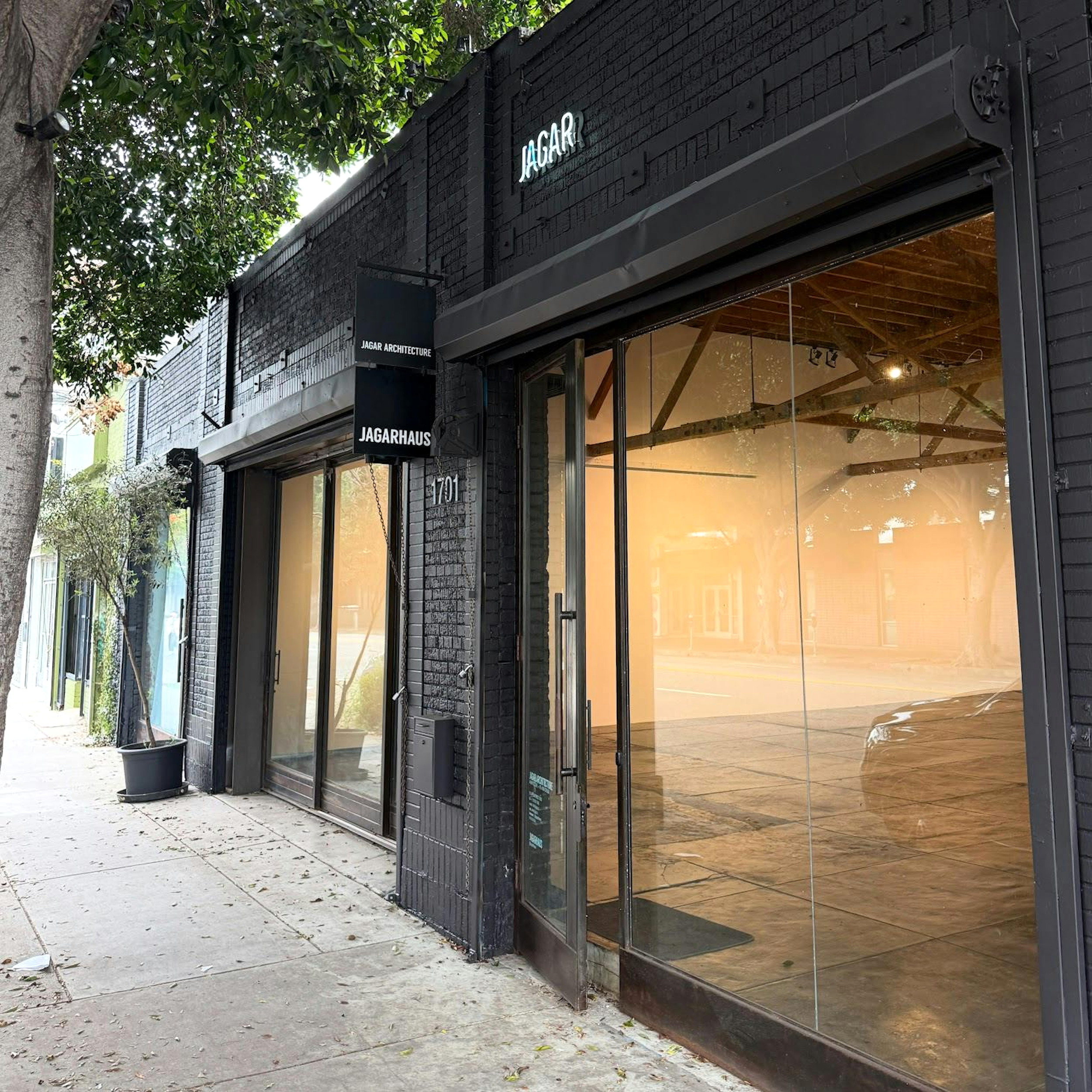 JAGARHAUS ART & DESIGN GALLERY EVENT SPACE