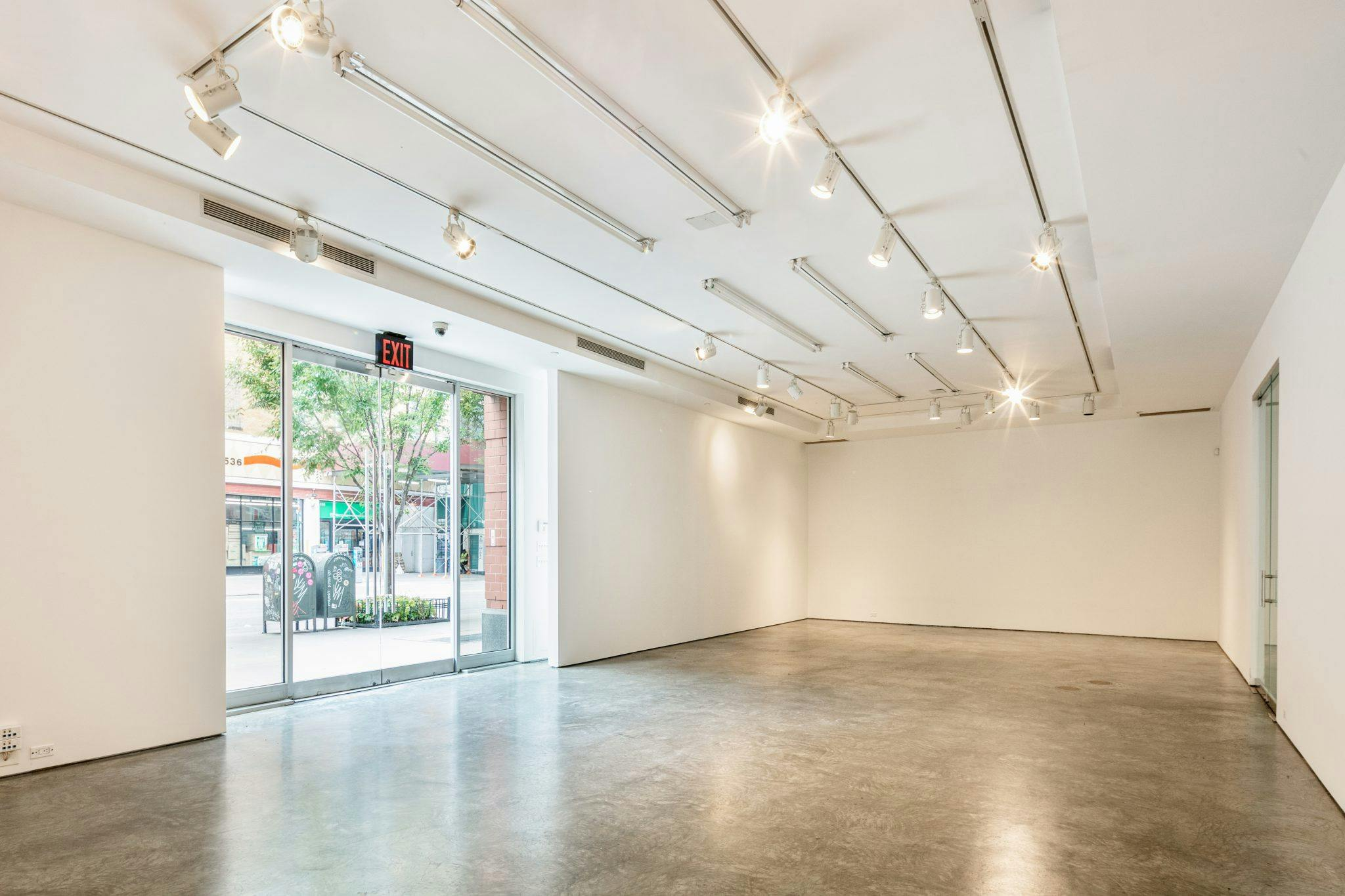 Ground Floor - Spacious Chelsea Gallery Space