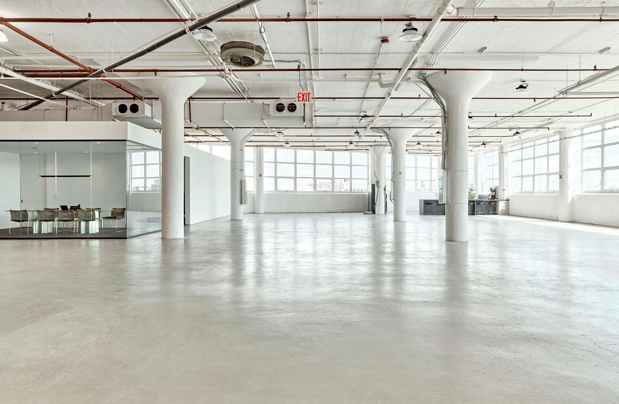 Mayo Studios – Spacious Photo/Video Studio With In-House Set