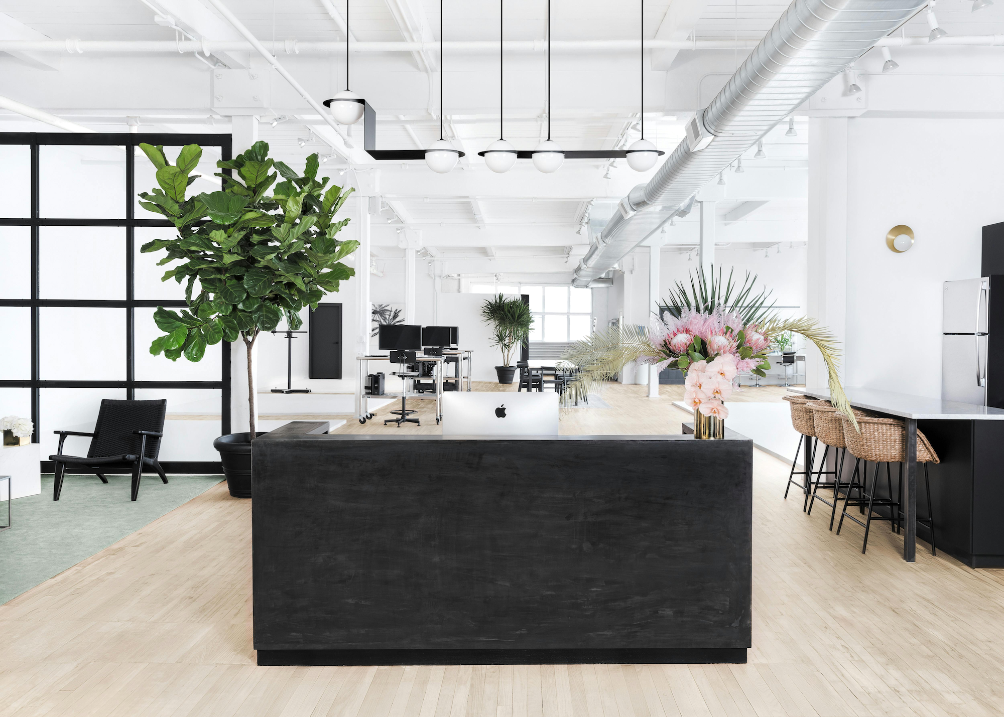 Premier 4,200 SF Daylight Studio w/ Full Cyclorama in LIC – Perfect for Photo & Film