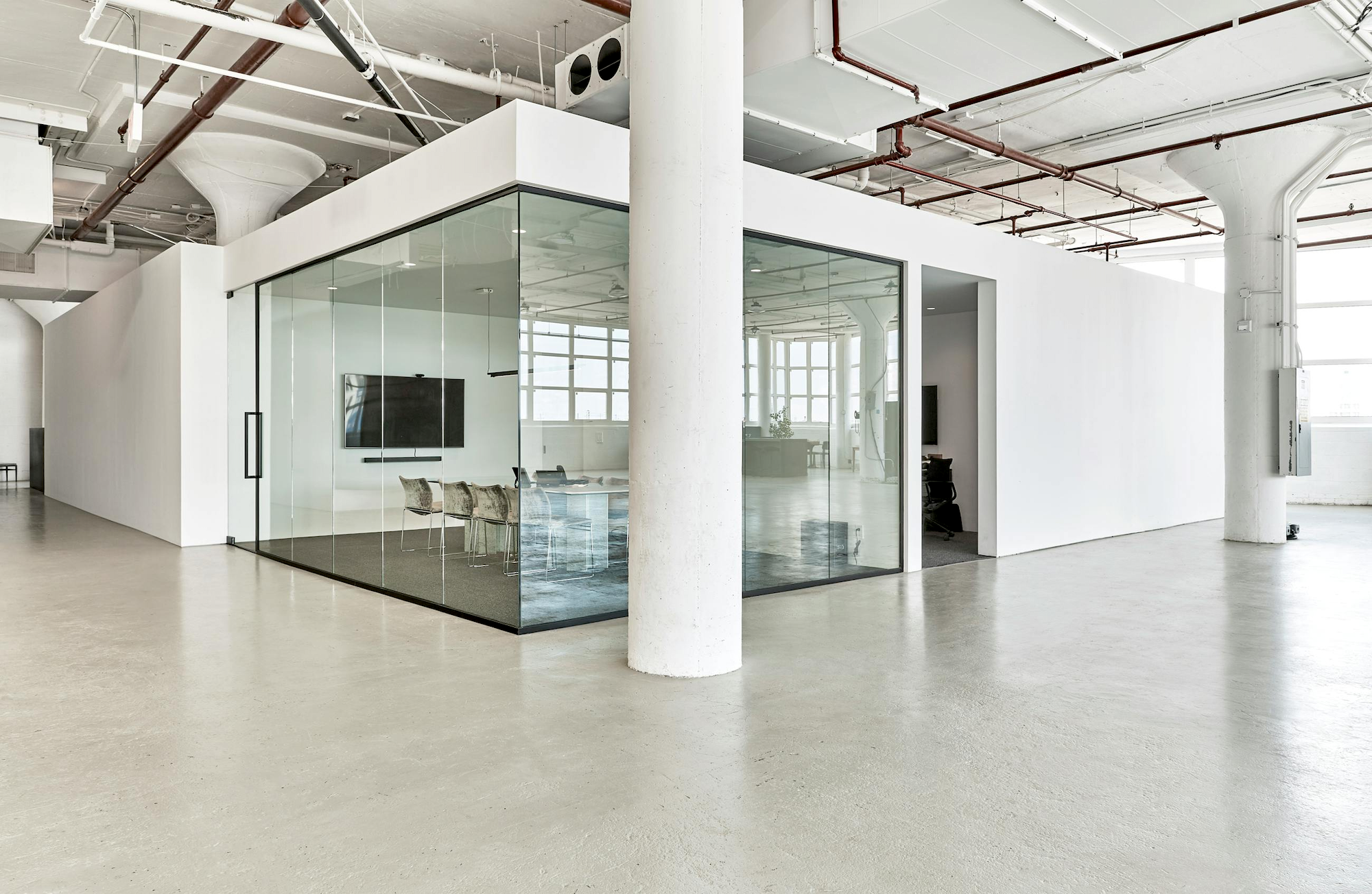 Mayo Studios – Spacious Photo/Video Studio With In-House Set