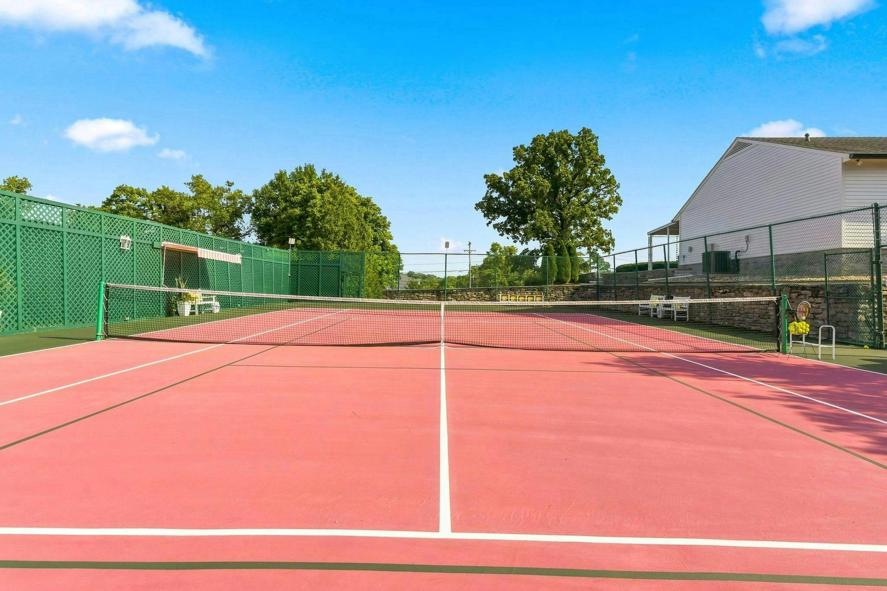 Royal Oaks — Private Tennis Court, Pool & Garden Estate
