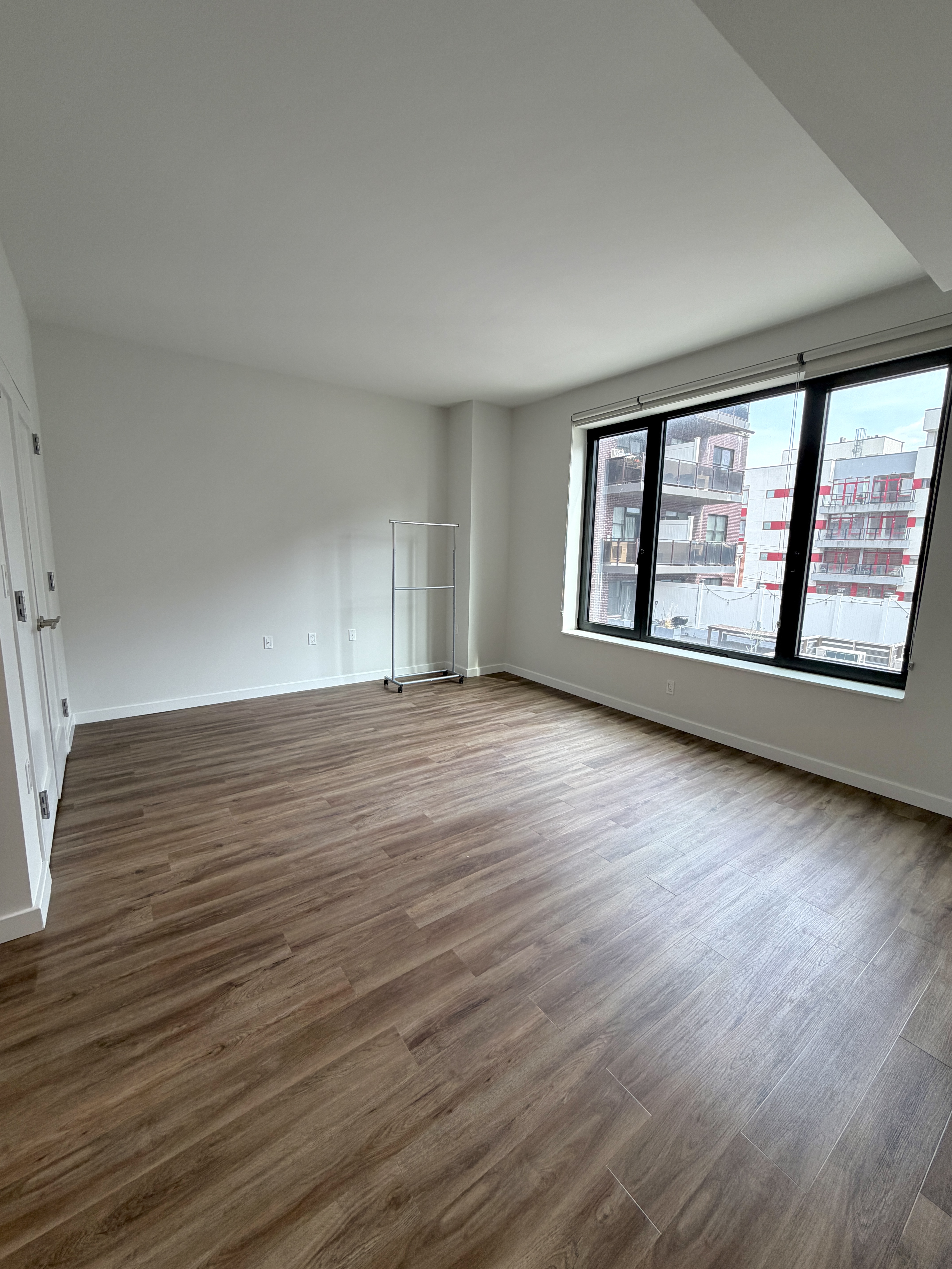 Natural light Living Room Studio with Balcony