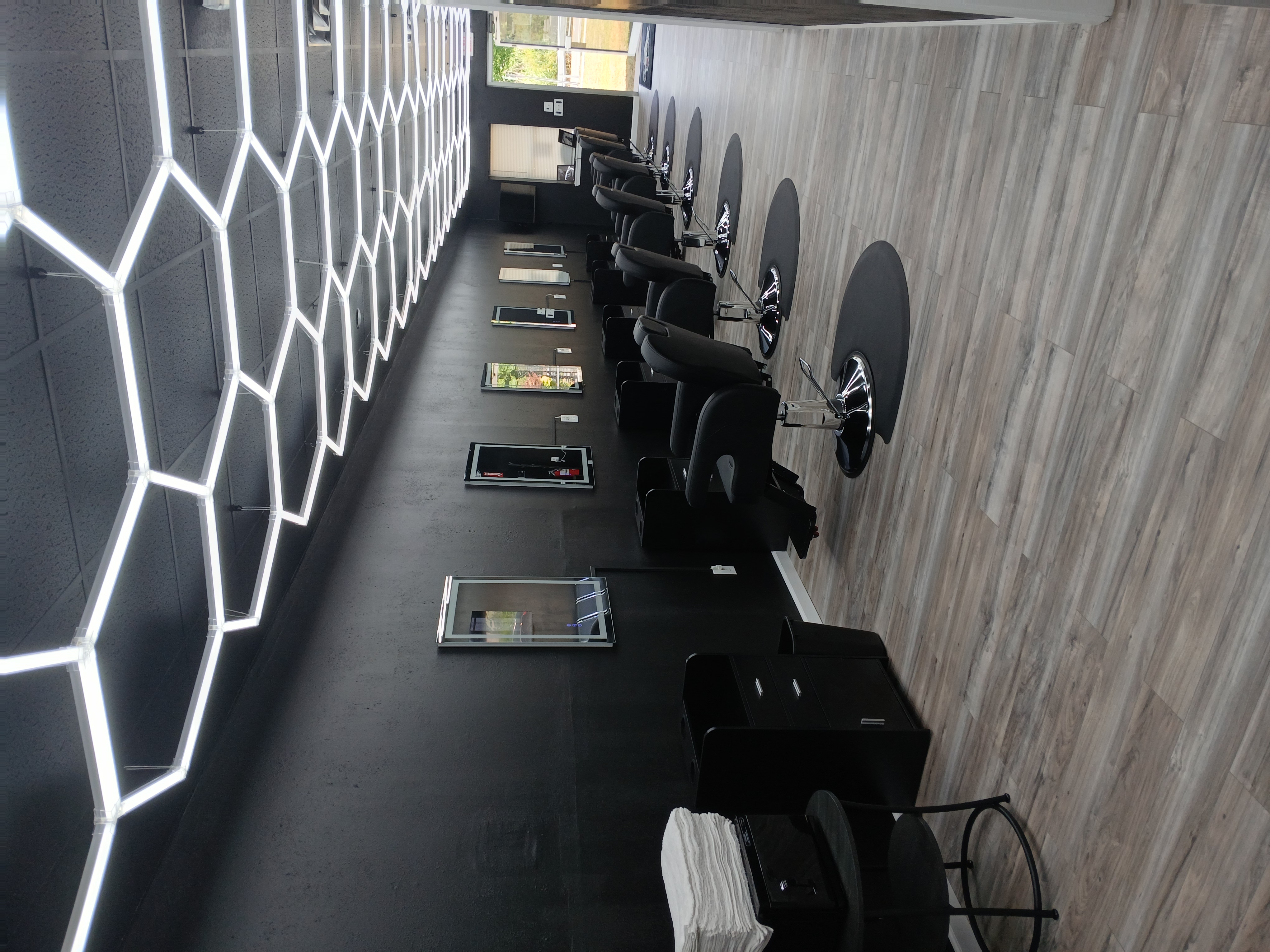 Bella Luna's Barbershop 