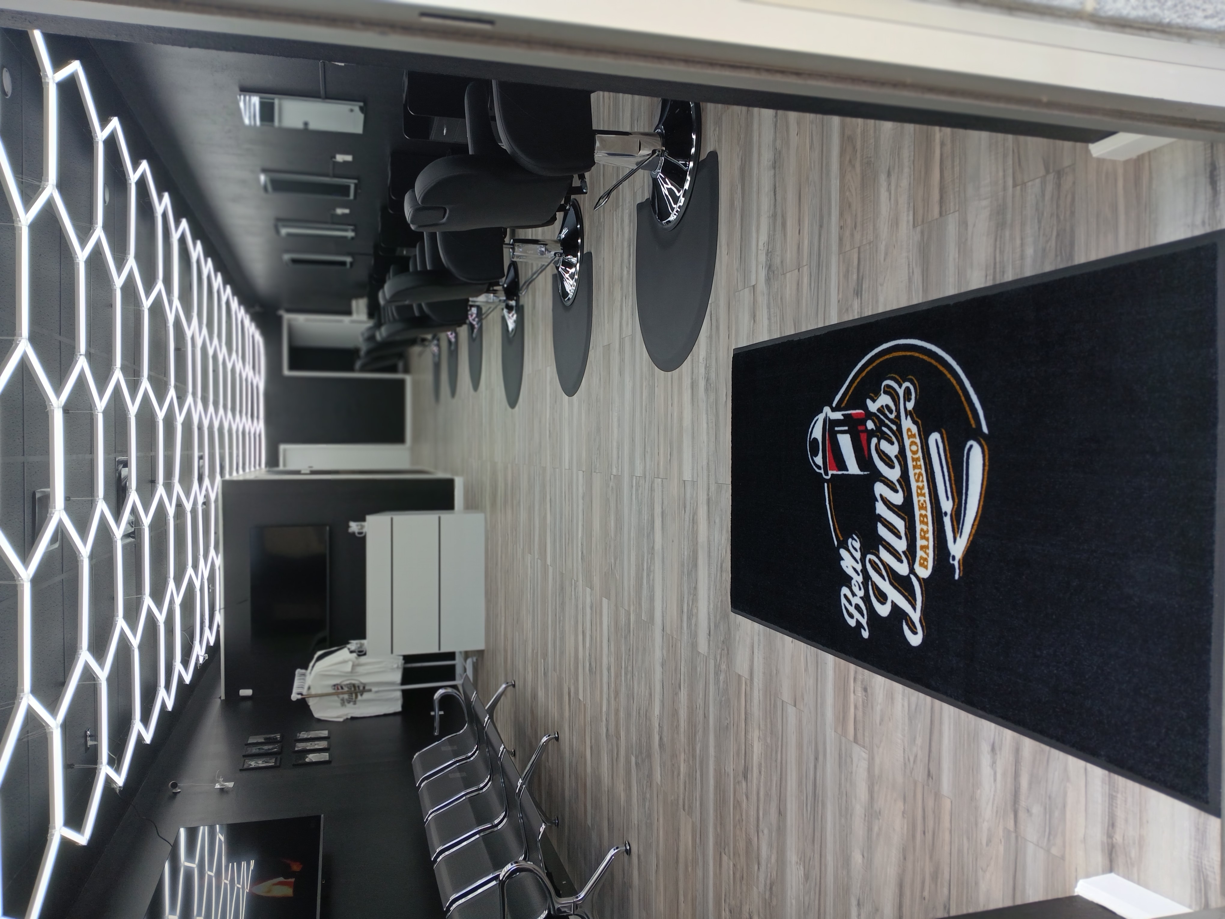 Bella Luna's Barbershop 