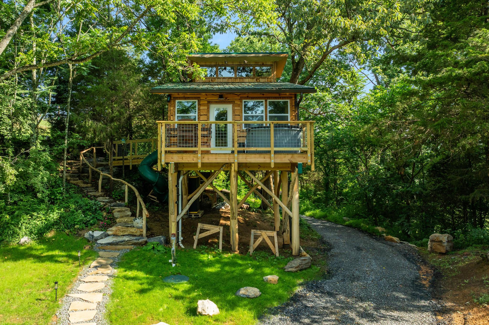 "Treedom", a Luxury Treehouse