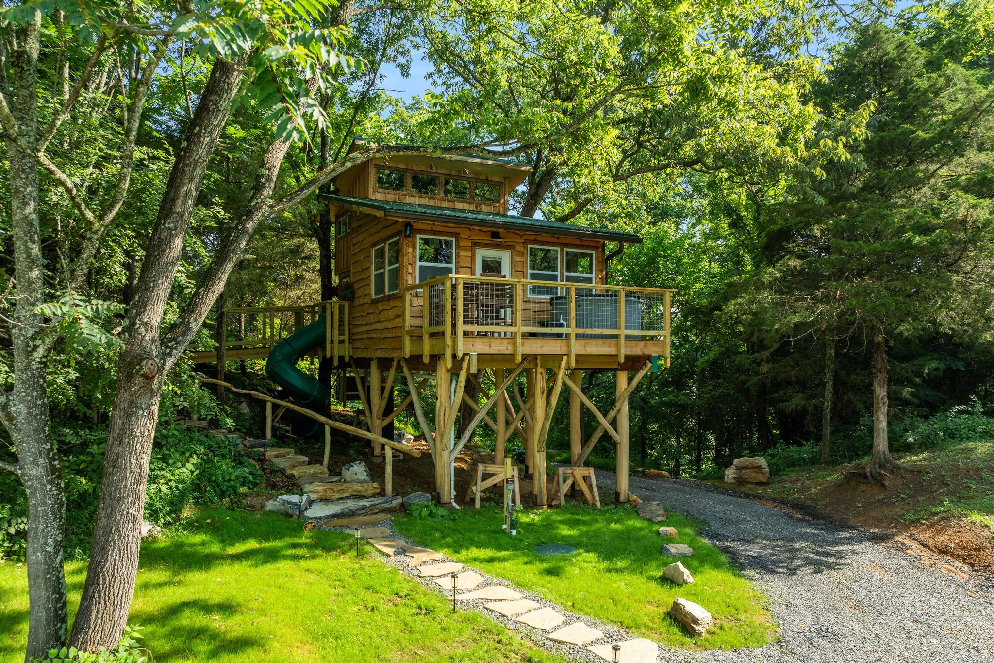 "Treedom", a Luxury Treehouse
