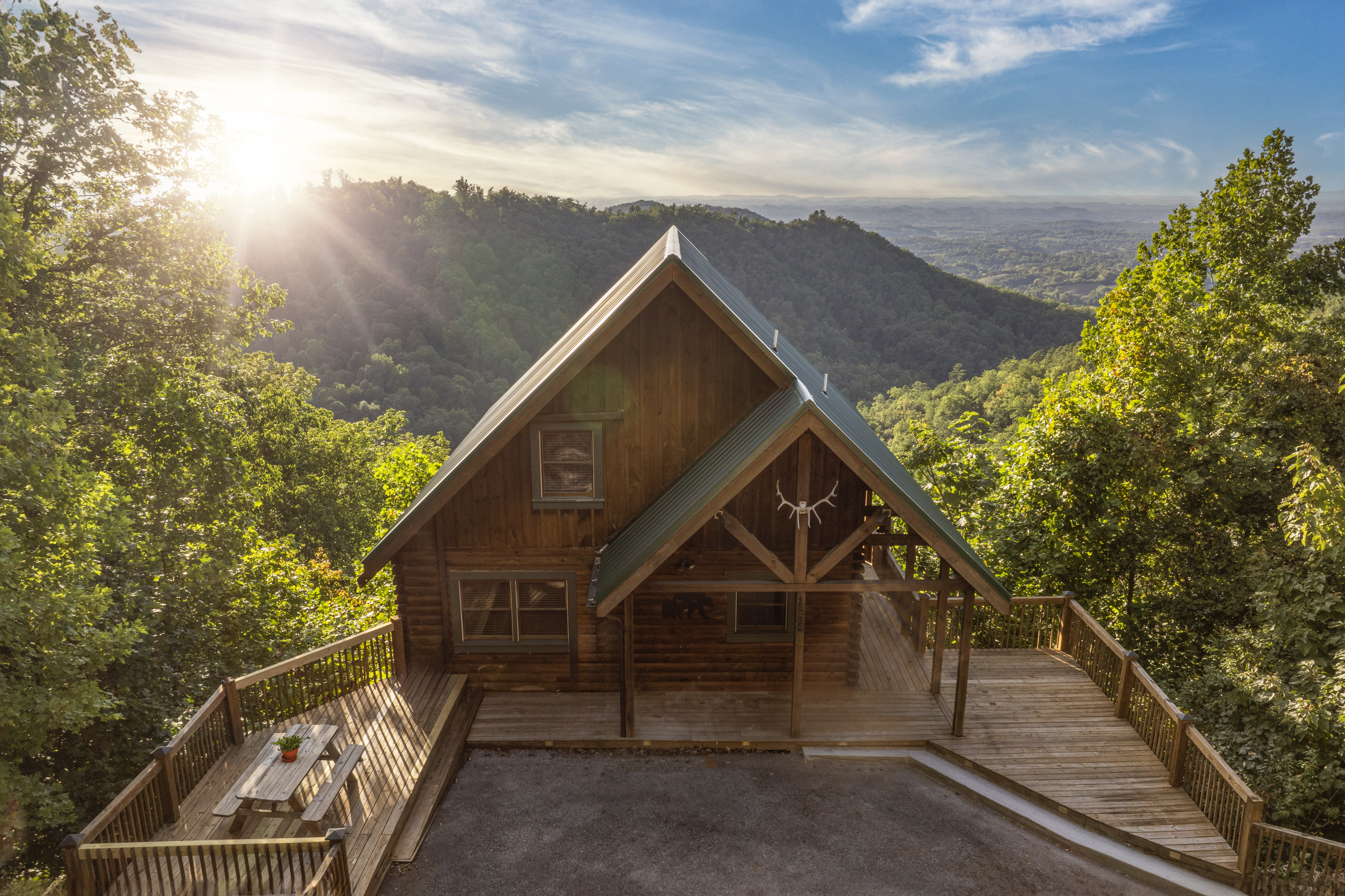 "Mama Bear", Mountain Views, Hot Tub, Pool Table, Home Theater and Firepit