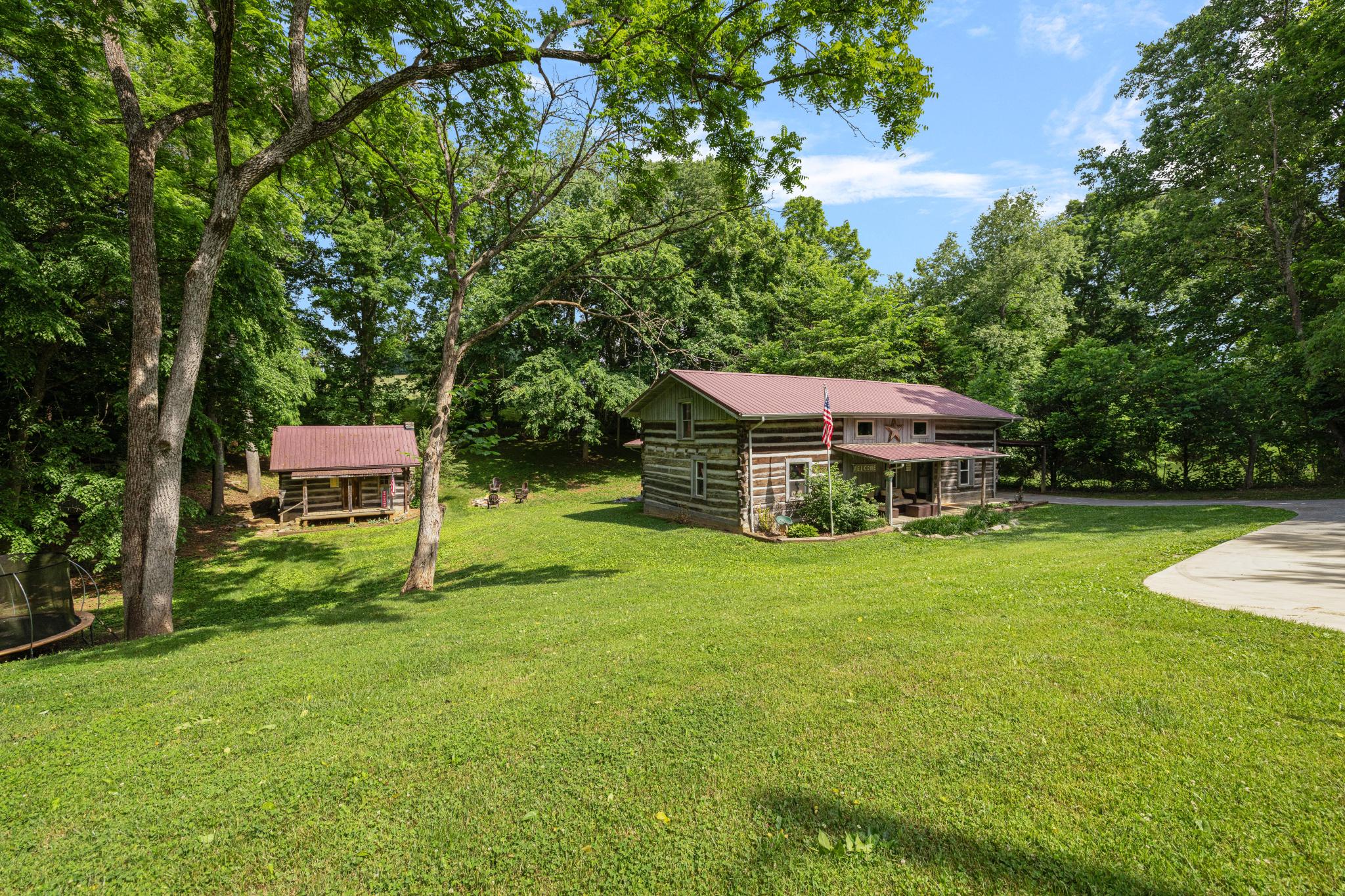 "Timber Lodge", Rustic 4BR Log Cabin + Guesthouse