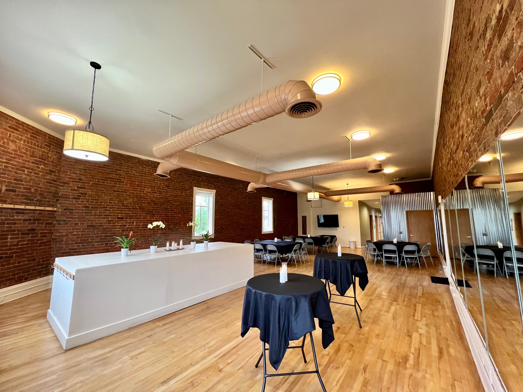 Beatufiul Exposed Brick & Natural Light Studio