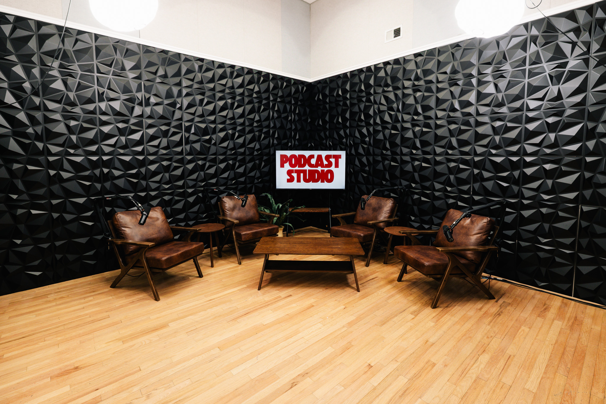 Podcast Studio w/ Equipment : Multi-Set