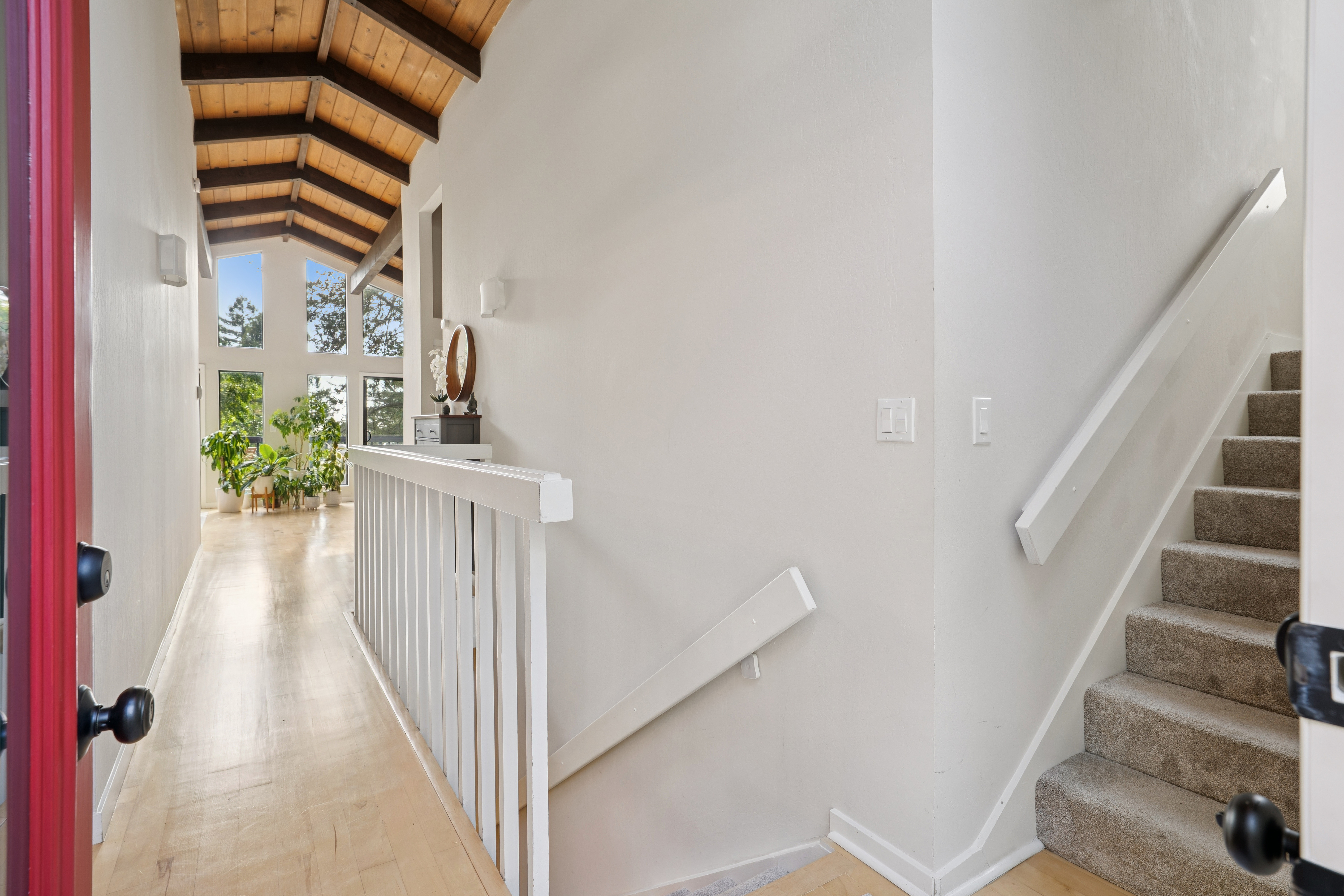 Mid-Century Modern Oasis Among the Oakland Tree Tops