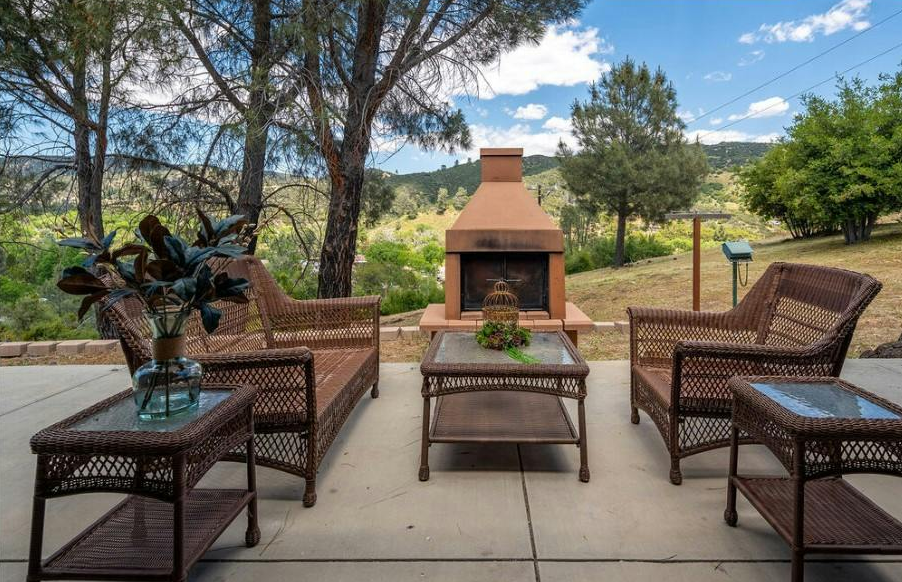 Lake Hughes Mountain Home — Panoramic High Desert Setting