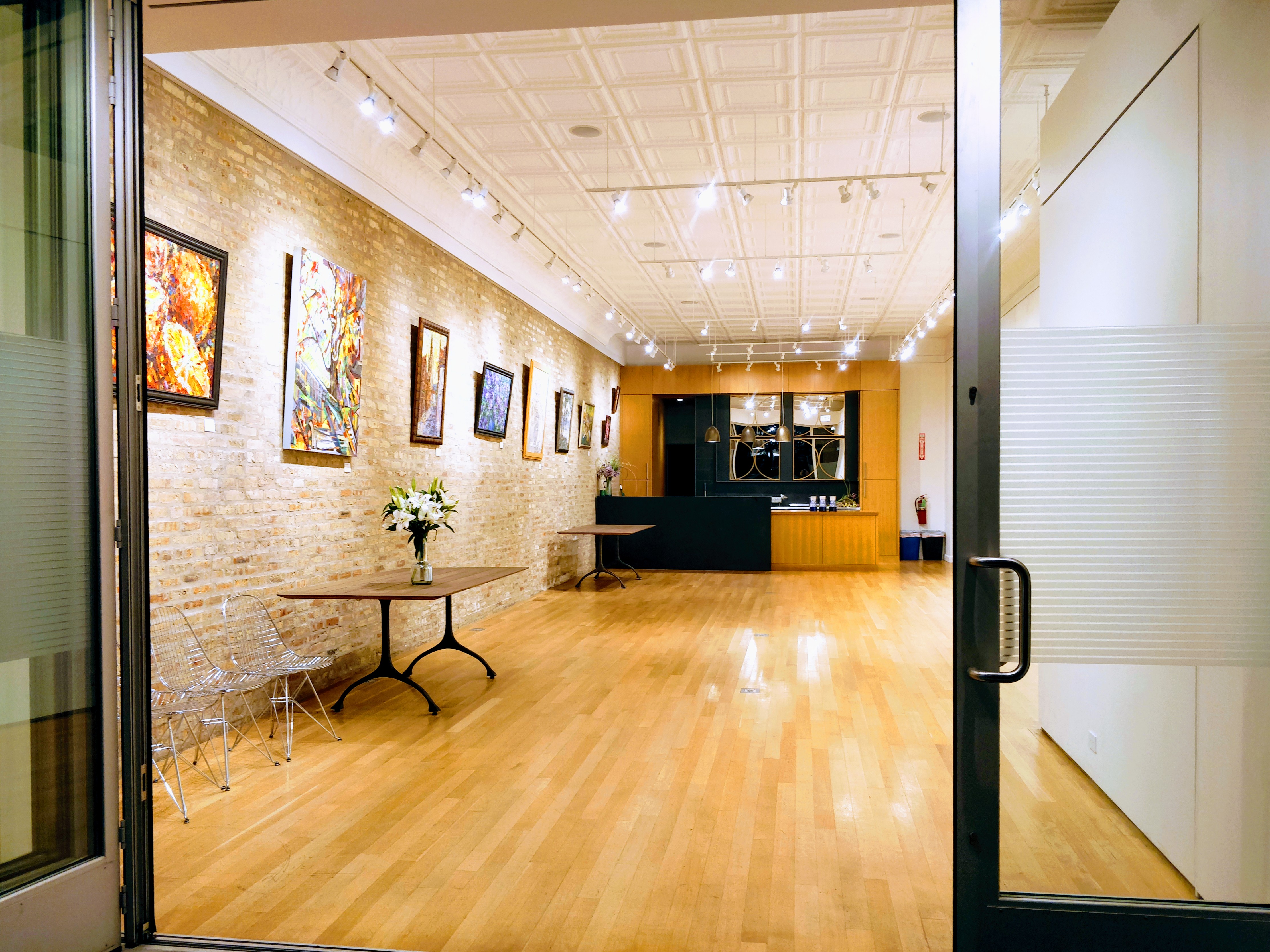VERSATILE GALLERY IN  LOGAN SQUARE