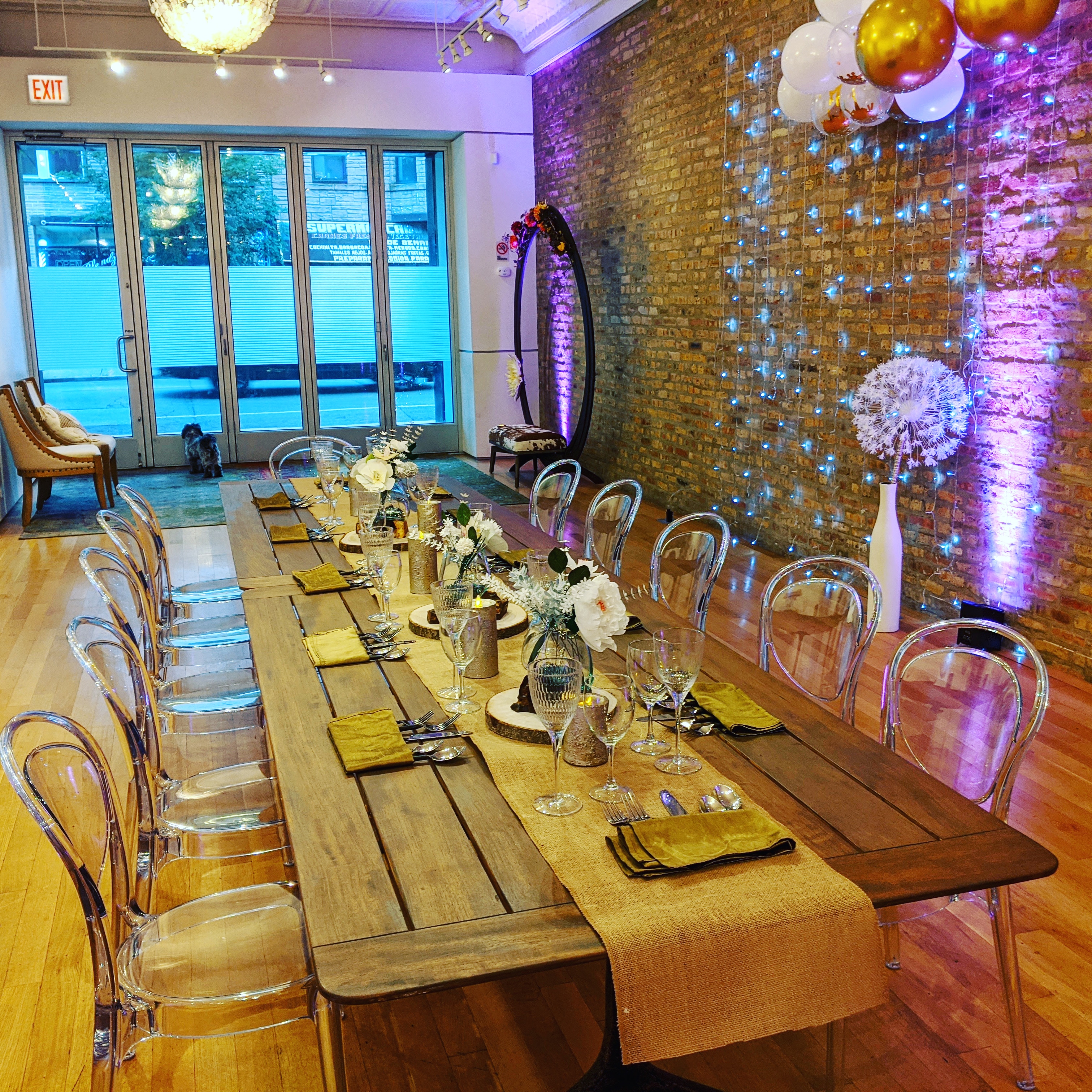 VERSATILE GALLERY IN  LOGAN SQUARE