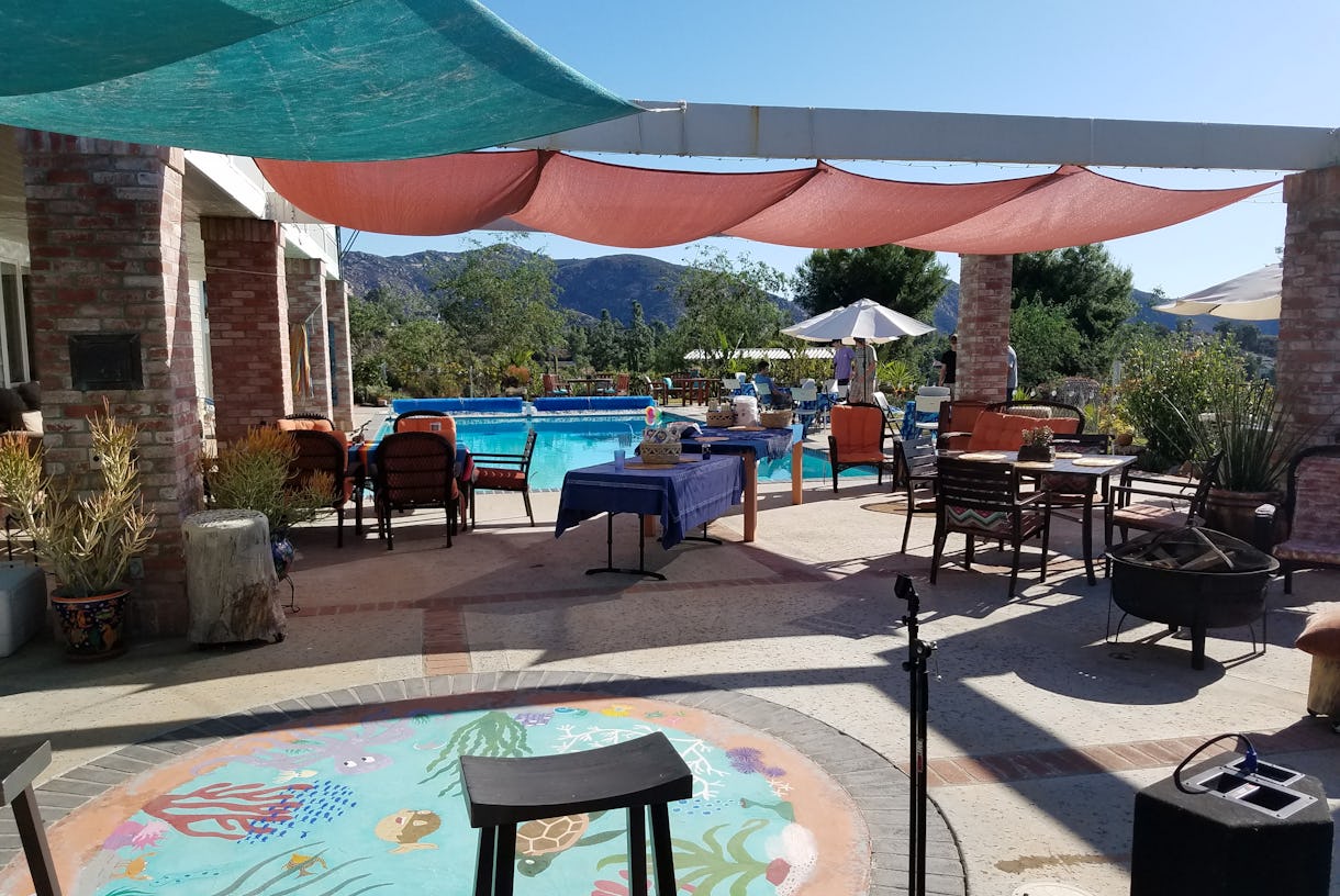 The Smiling Tiki - Beautiful outside space, patio and indoors, 30 min from Downtown San Diego