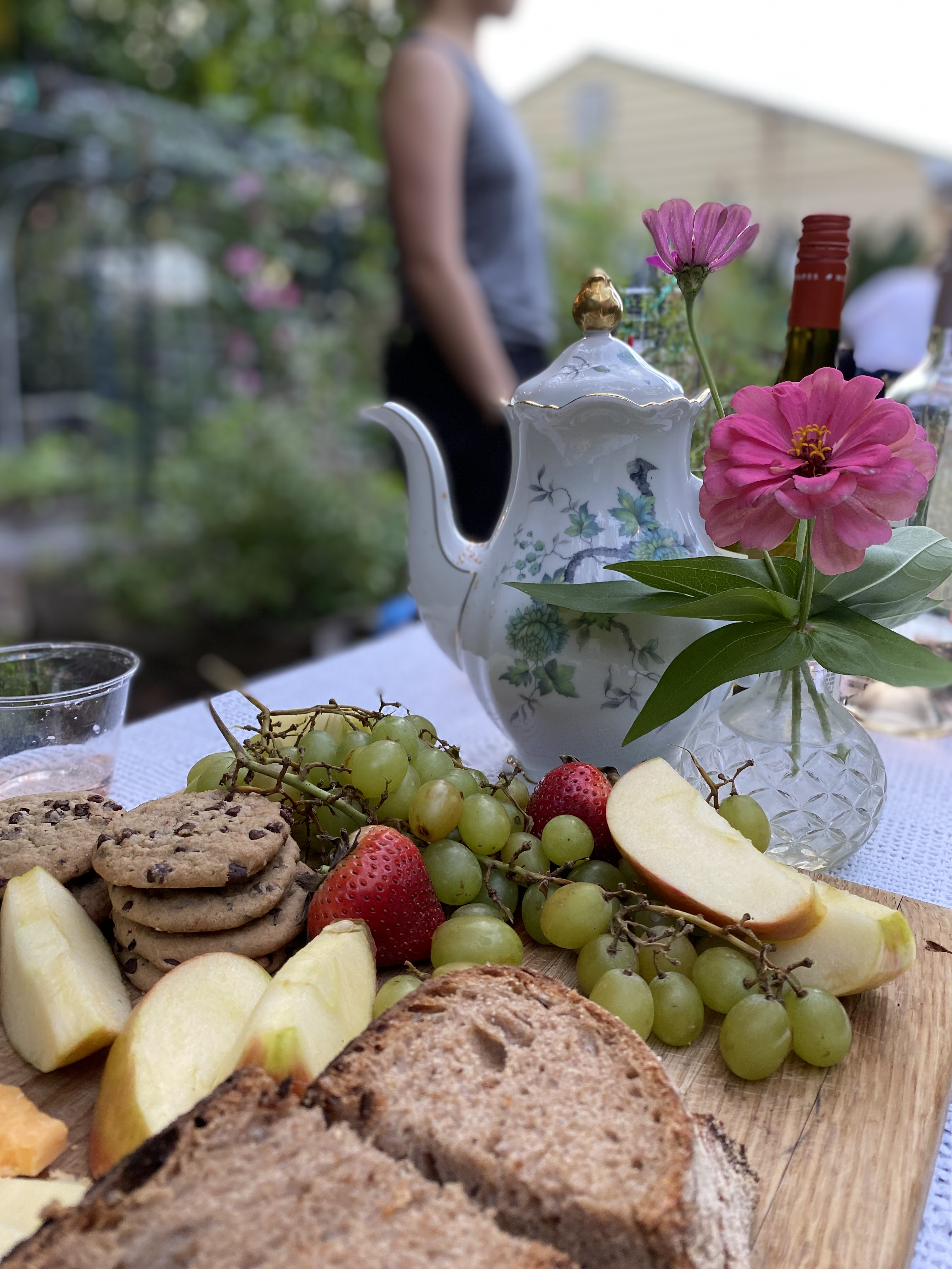 Urban Garden Wonderland - Outdoor living room/dining space + chickens