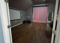 Home Studio with Video/Photo location possibilities 