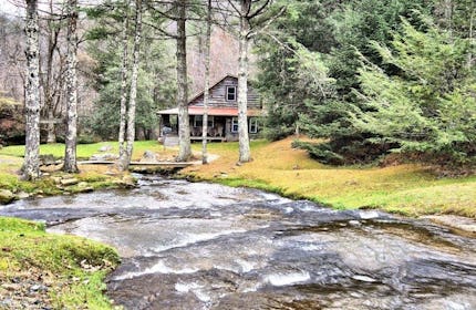 Authentic Rustic Cabin in the Mountains by a stream