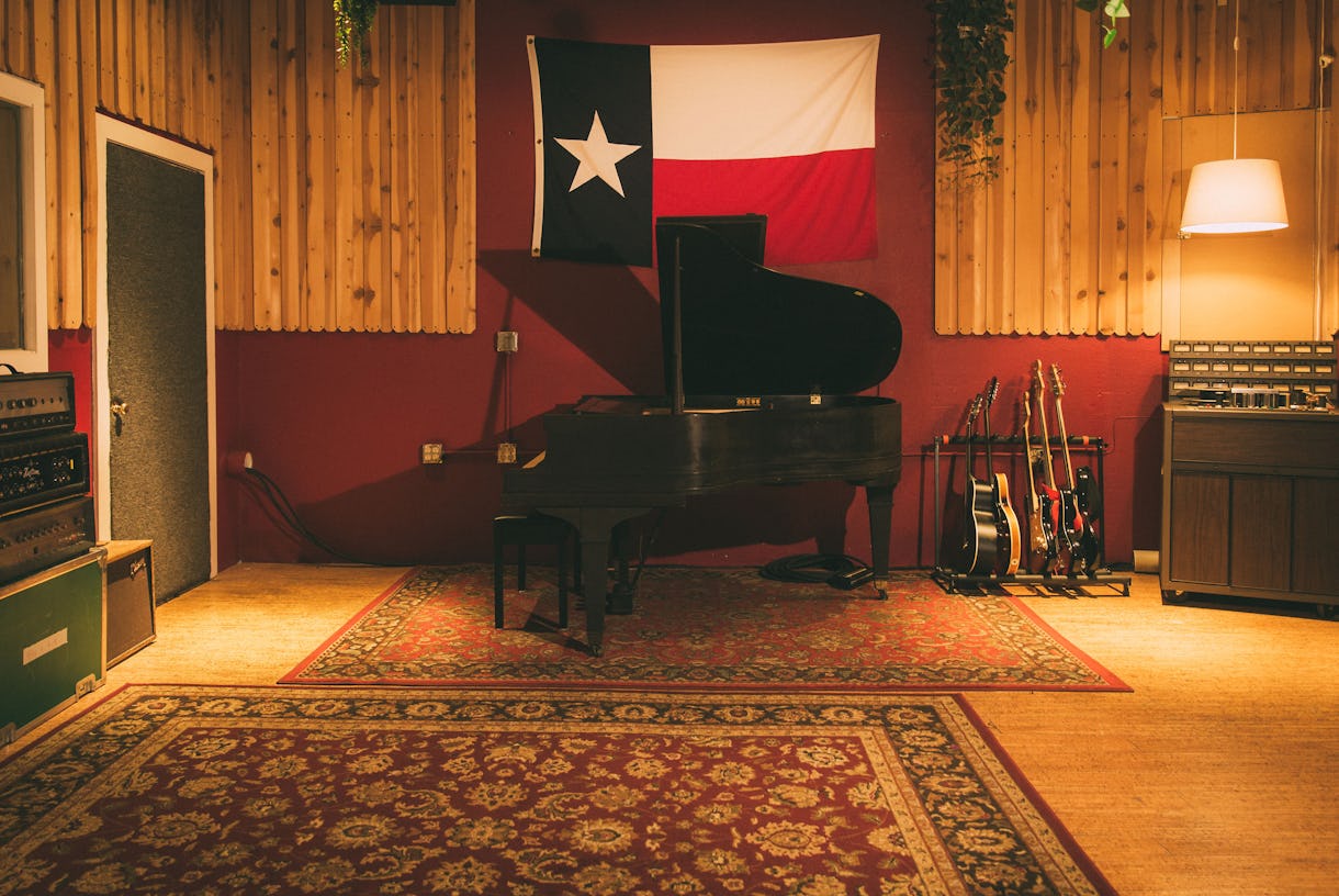 North Austin recording studio space for music, filming, rehearsal, meetings, etc.
