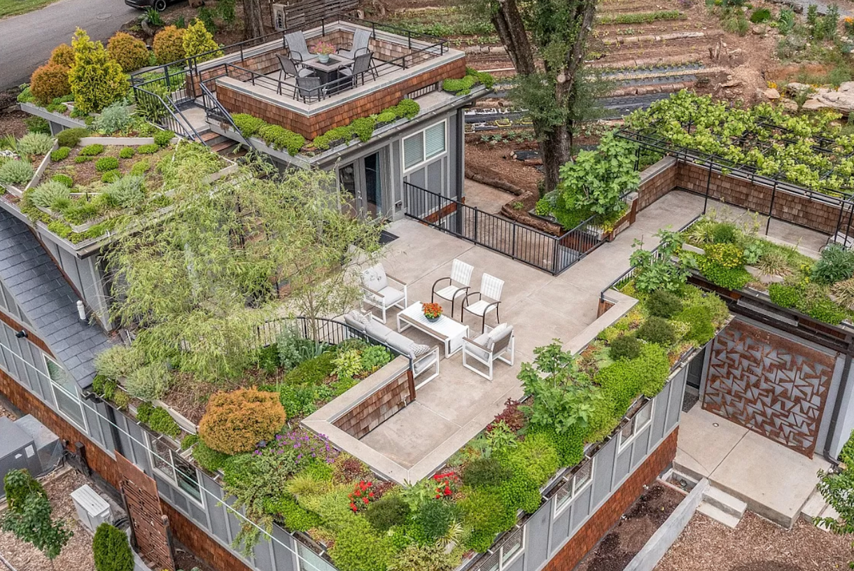 Sky Garden - Lush Multi-tier Rooftop Garden & Home