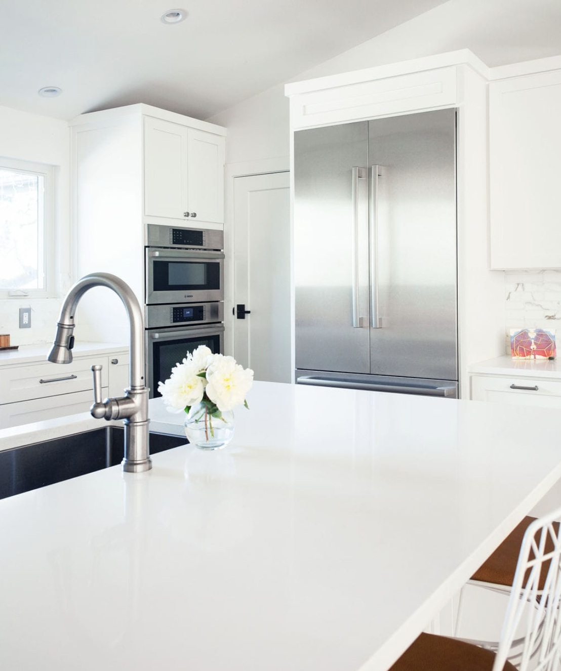 Bright Home With Natural Light And Yard