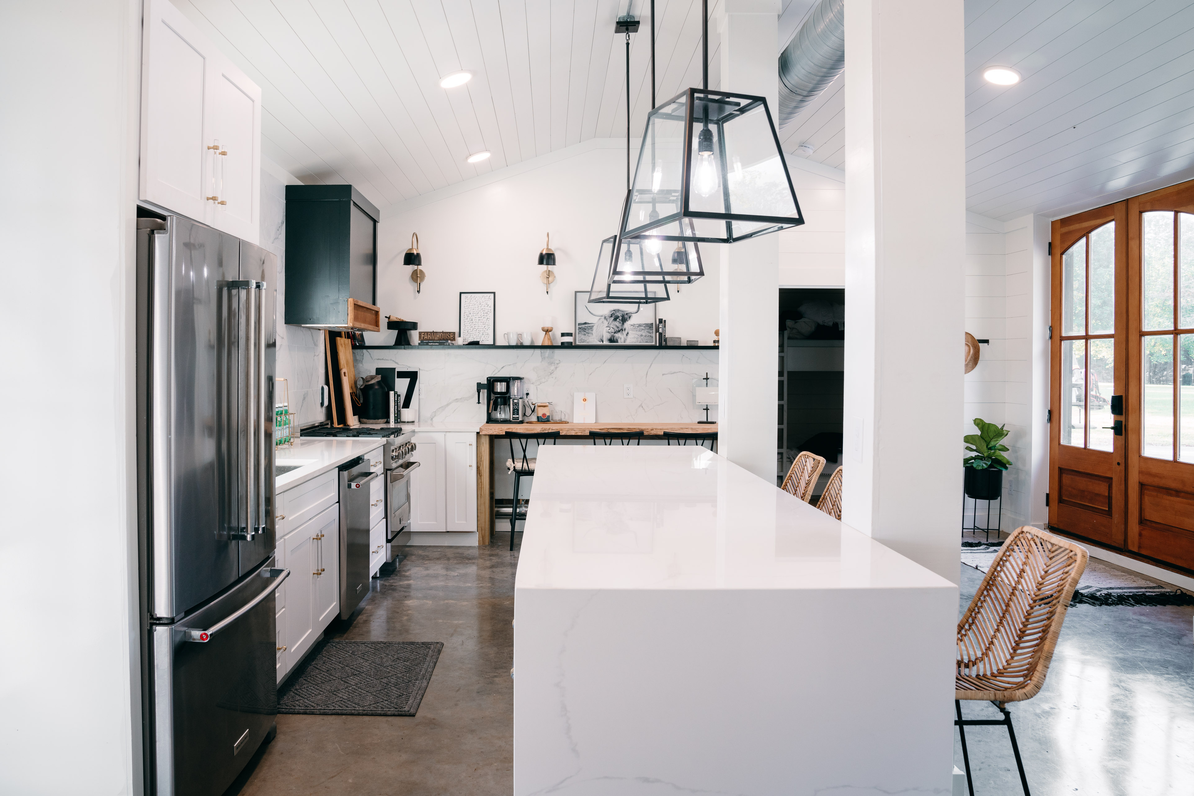 Upscale Barn on Modern Working Farm with 360º Views