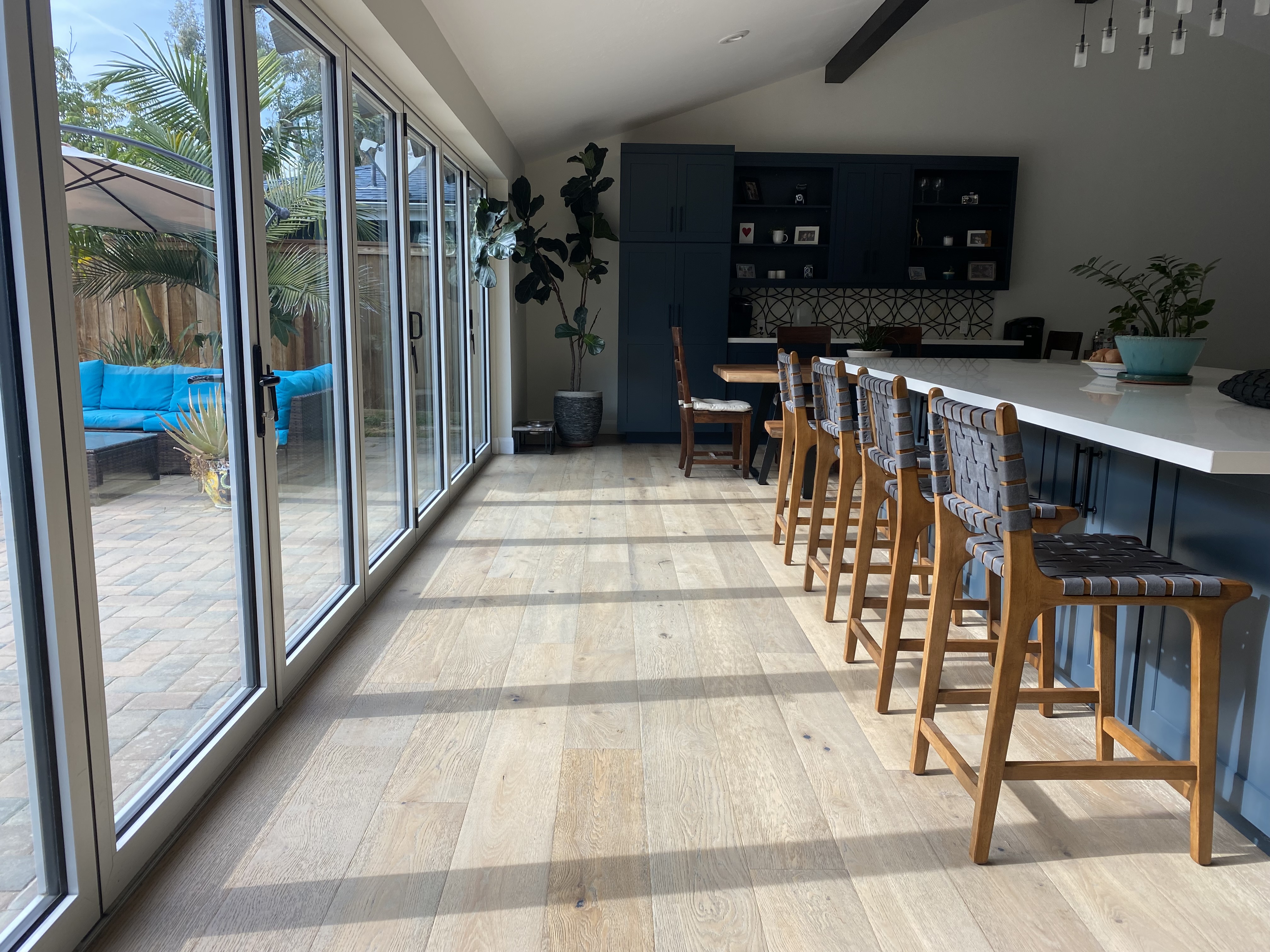 Spacious House with Expansive Indoor Outdoor Area