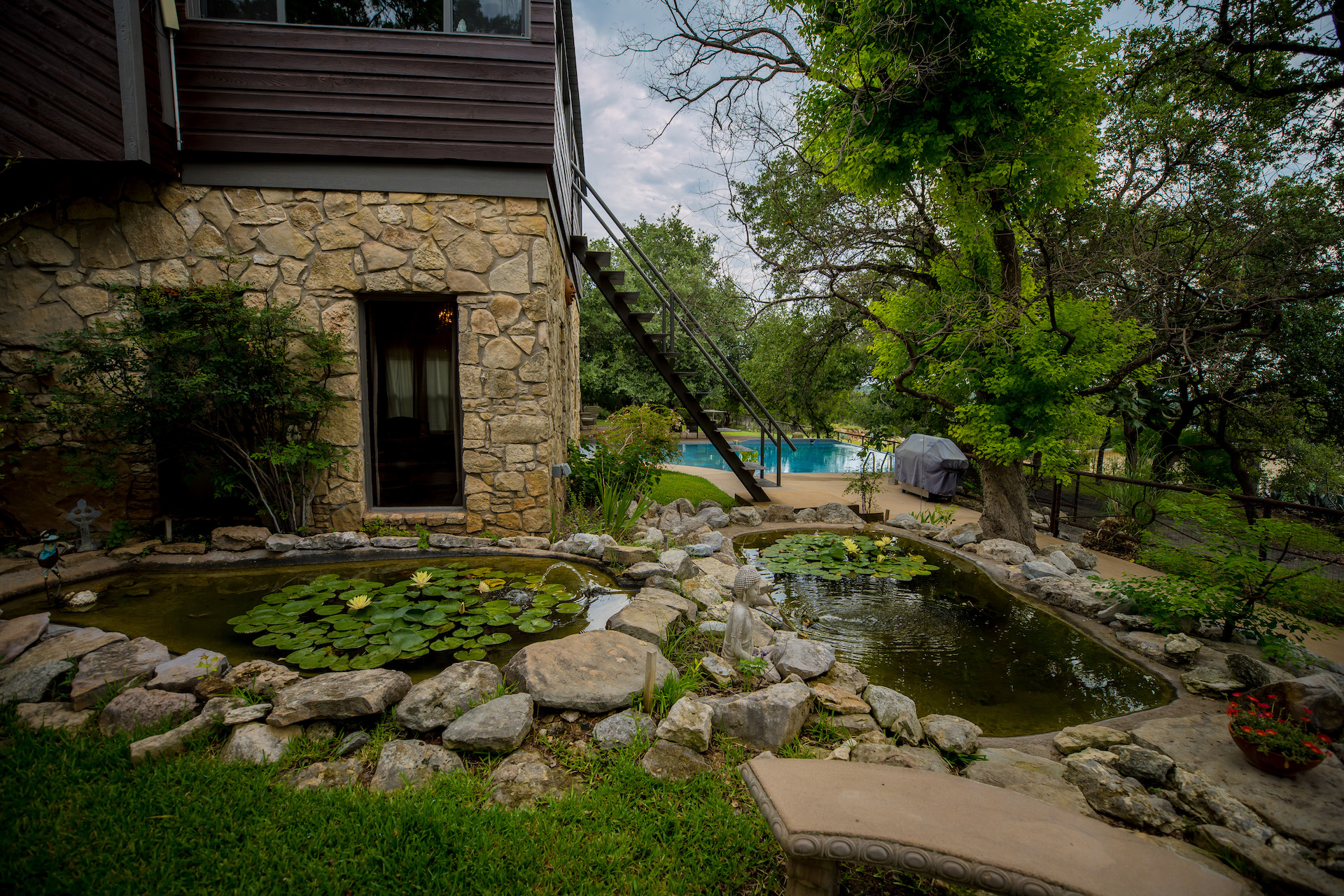 Mod & Lux Country Home w/ Infinity Pool, Views & Barn Space