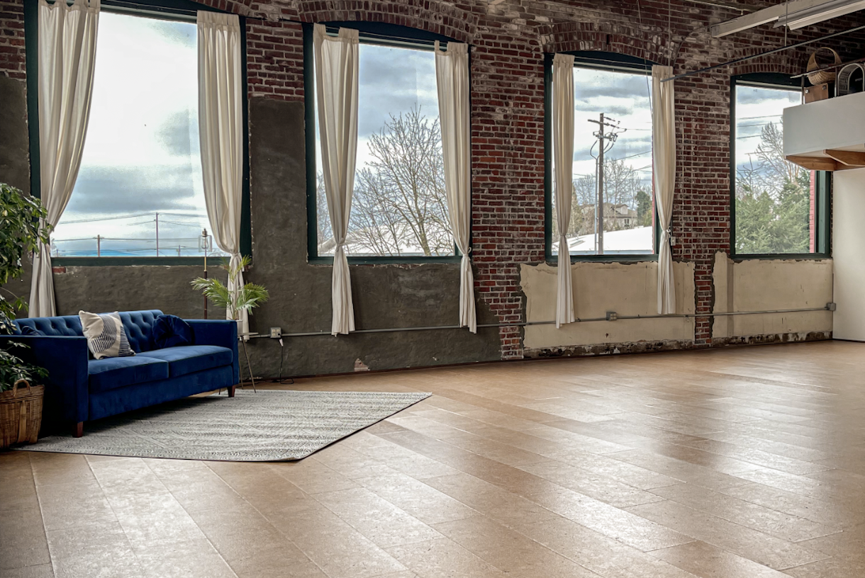 Natural light studio with exposed brick in NE portland perfect for photography, yoga, meetings, and more...