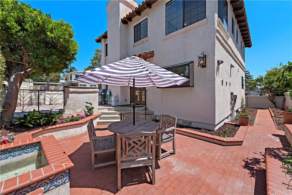 Three Story House Peekaboo Ocean View