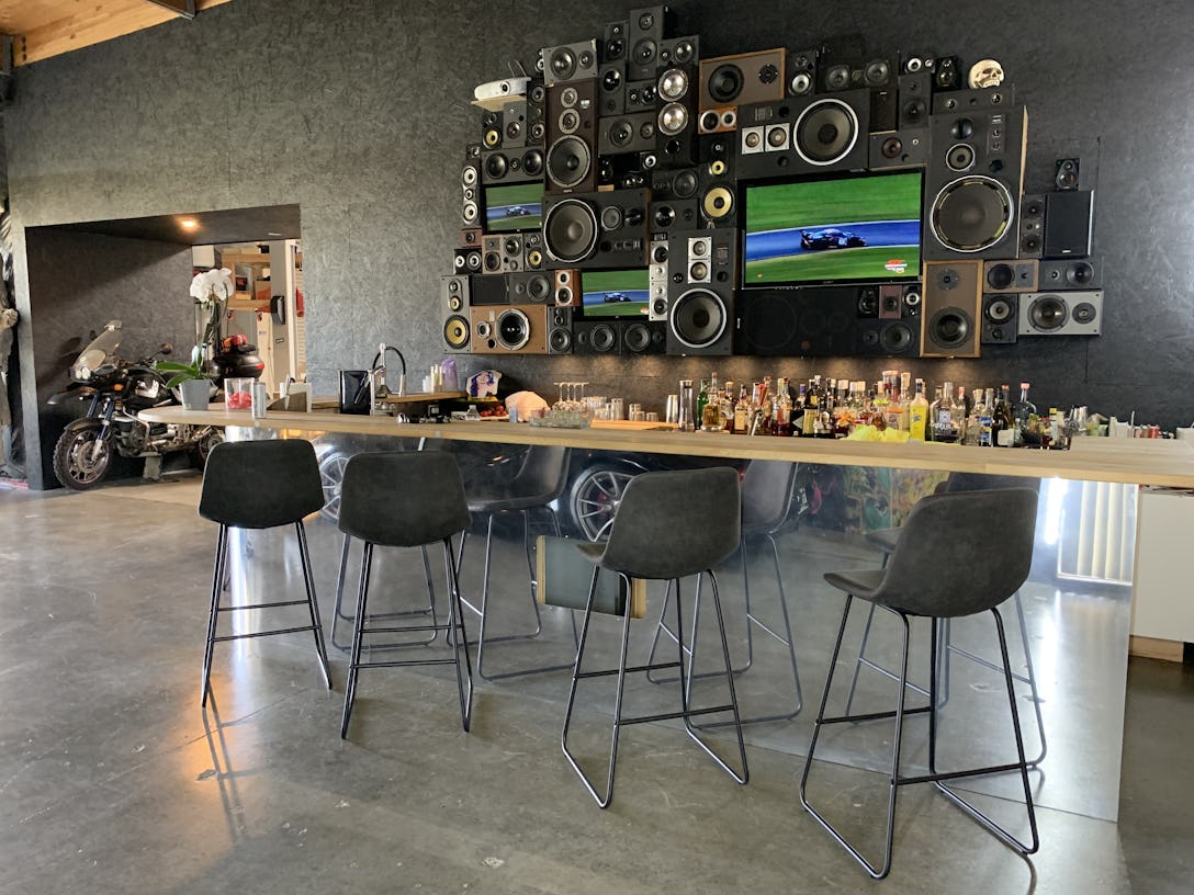 Design forward, creative, converted, industrial Warehouse with a One-Of-A-Kind Bar/club esthetics excellent for filming, photoshoots & event location! 