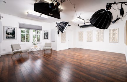 Modern, Bright, Centrally Located Photo/Video Studio 