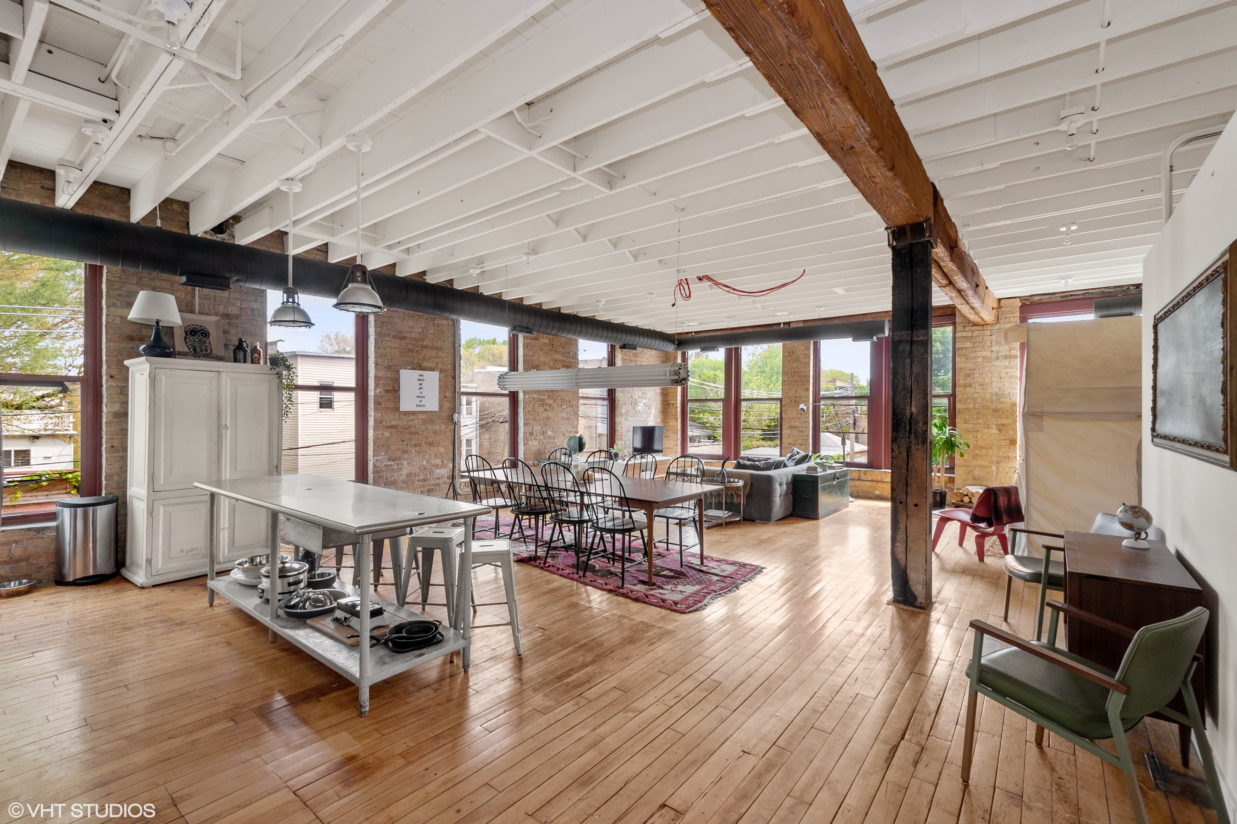 Logan Square Loft Apartment with Lots of Natural Light 
